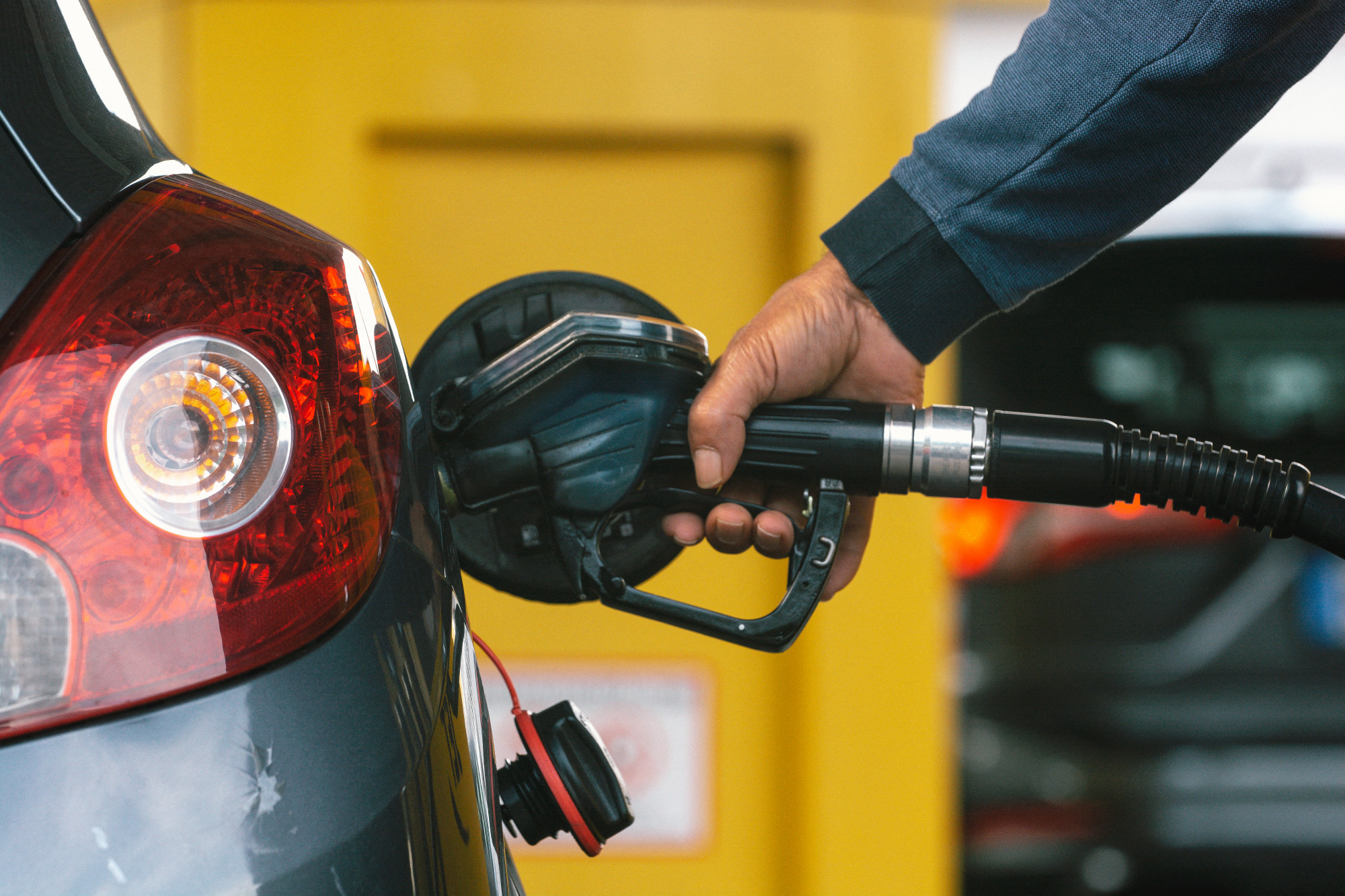 Vizsgálatot indított a NAIH a benzinkutakon befotózott forgalmik miatt