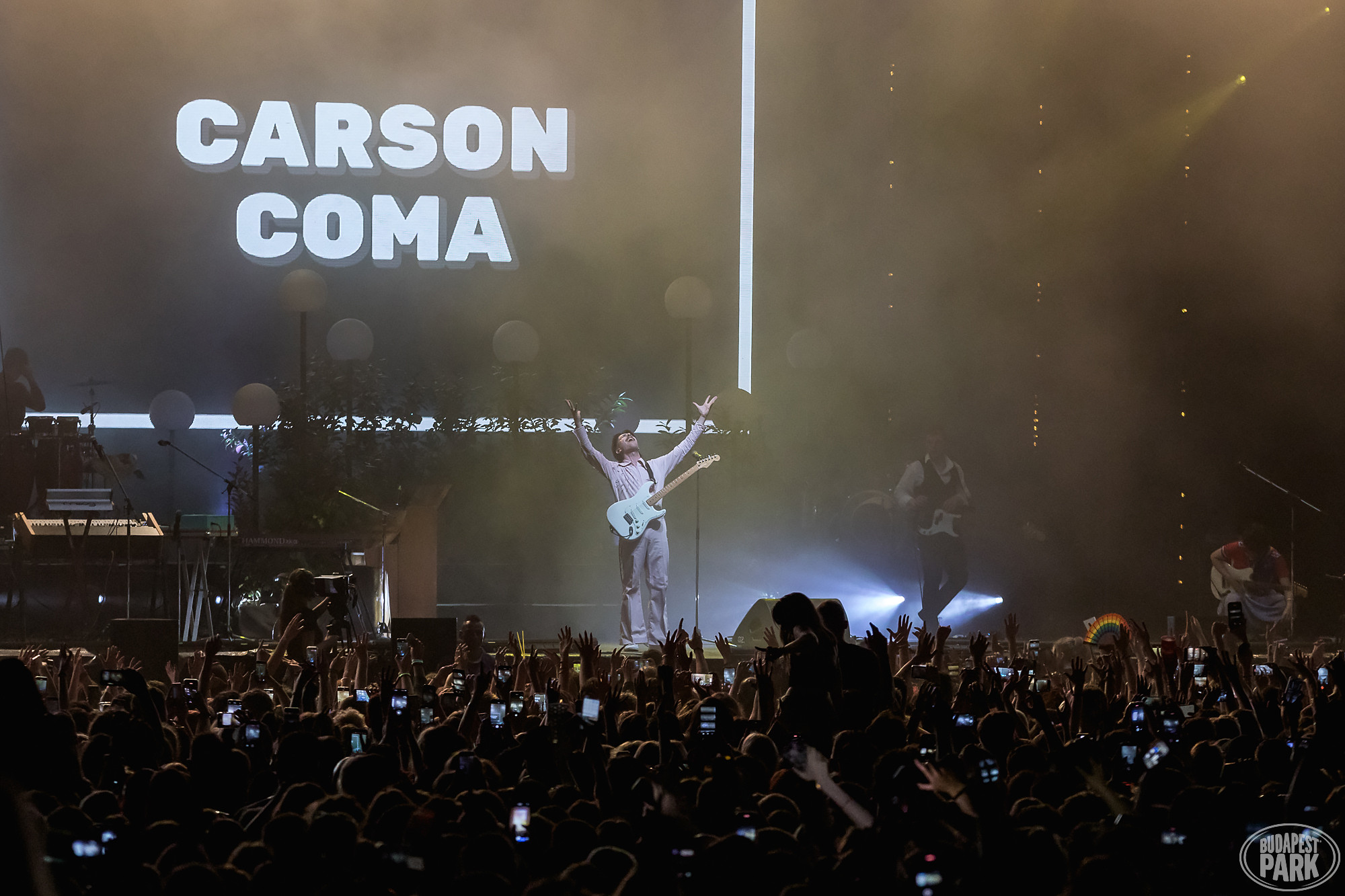 Elérhetetlen független sajtóval reagált koncertjén a Carson Coma a nagytakarítási törvényre