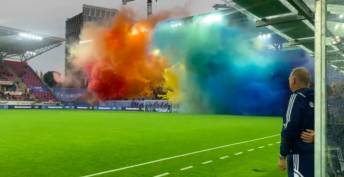 Szivárványos pirózással emlékeztek a norvég fociultrák a pénteki homofób terrortámadásra