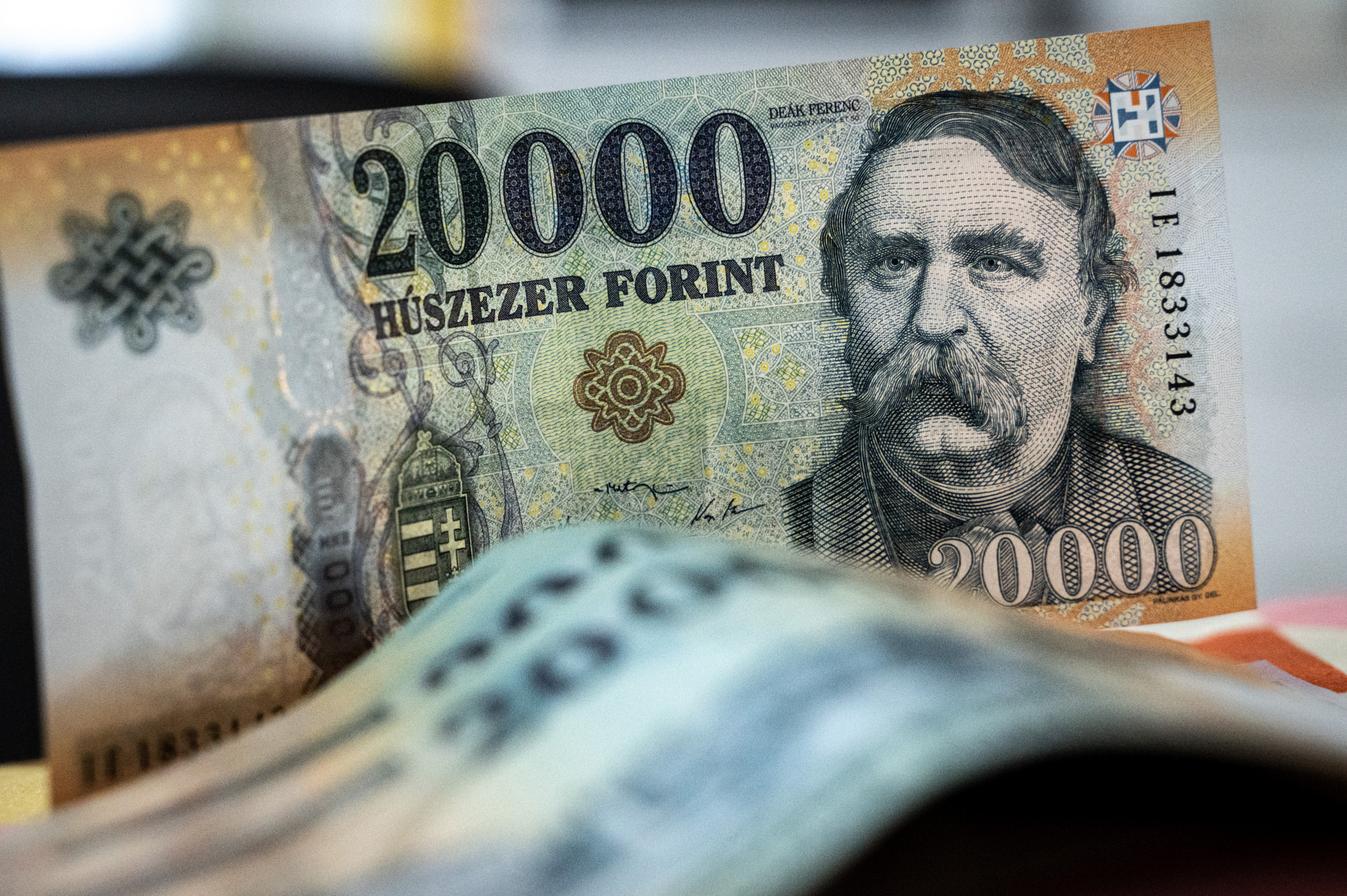 Még mindig csökken a magyar reálbér, nettó 311 400 forint a jellemző magyar kereset
