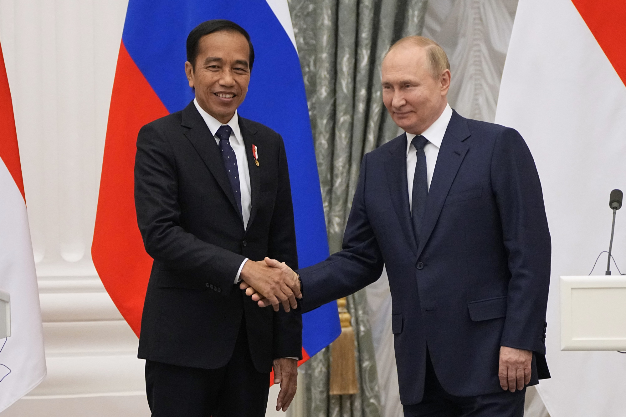 Az indonéz elnök személyesen vitte el Putyinnak Zelenszkij üzenetét