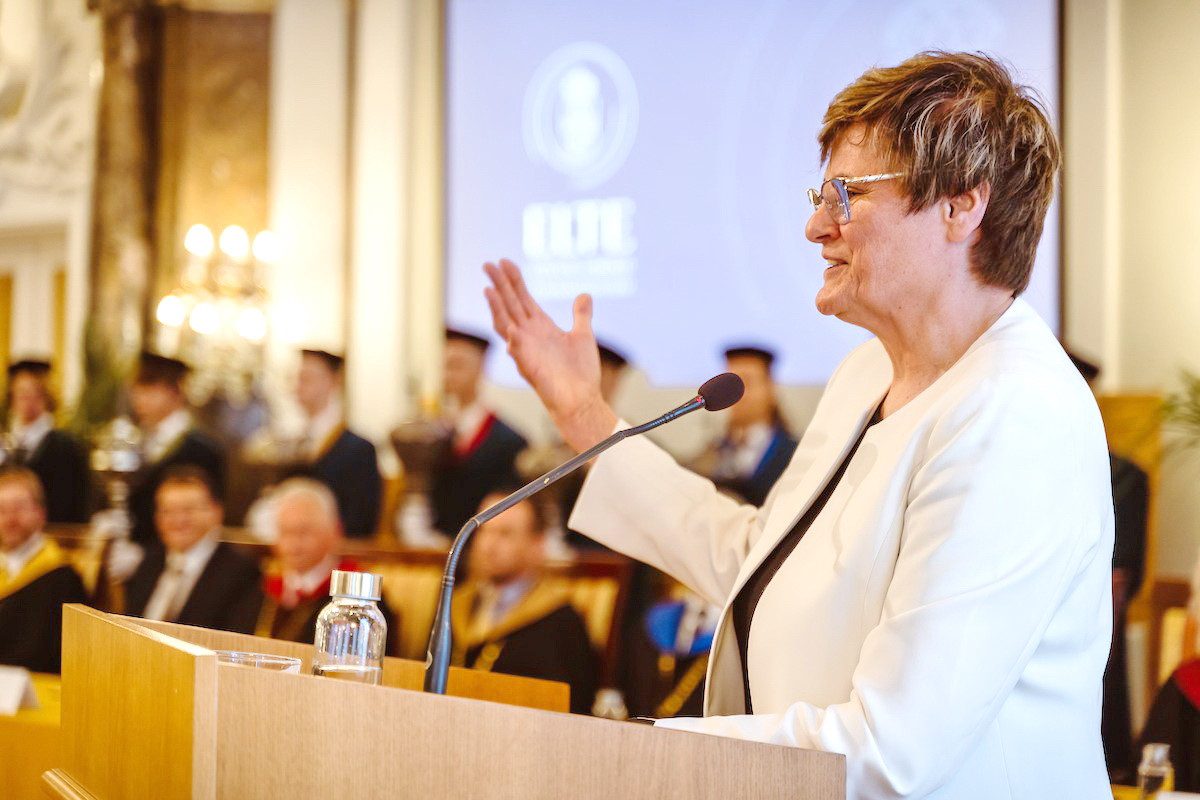 Karikó Katalin a tiszteletbeli doktori címe átvételekor az Eötvös Lóránd Tudományegyetemen 2022. július 1-én