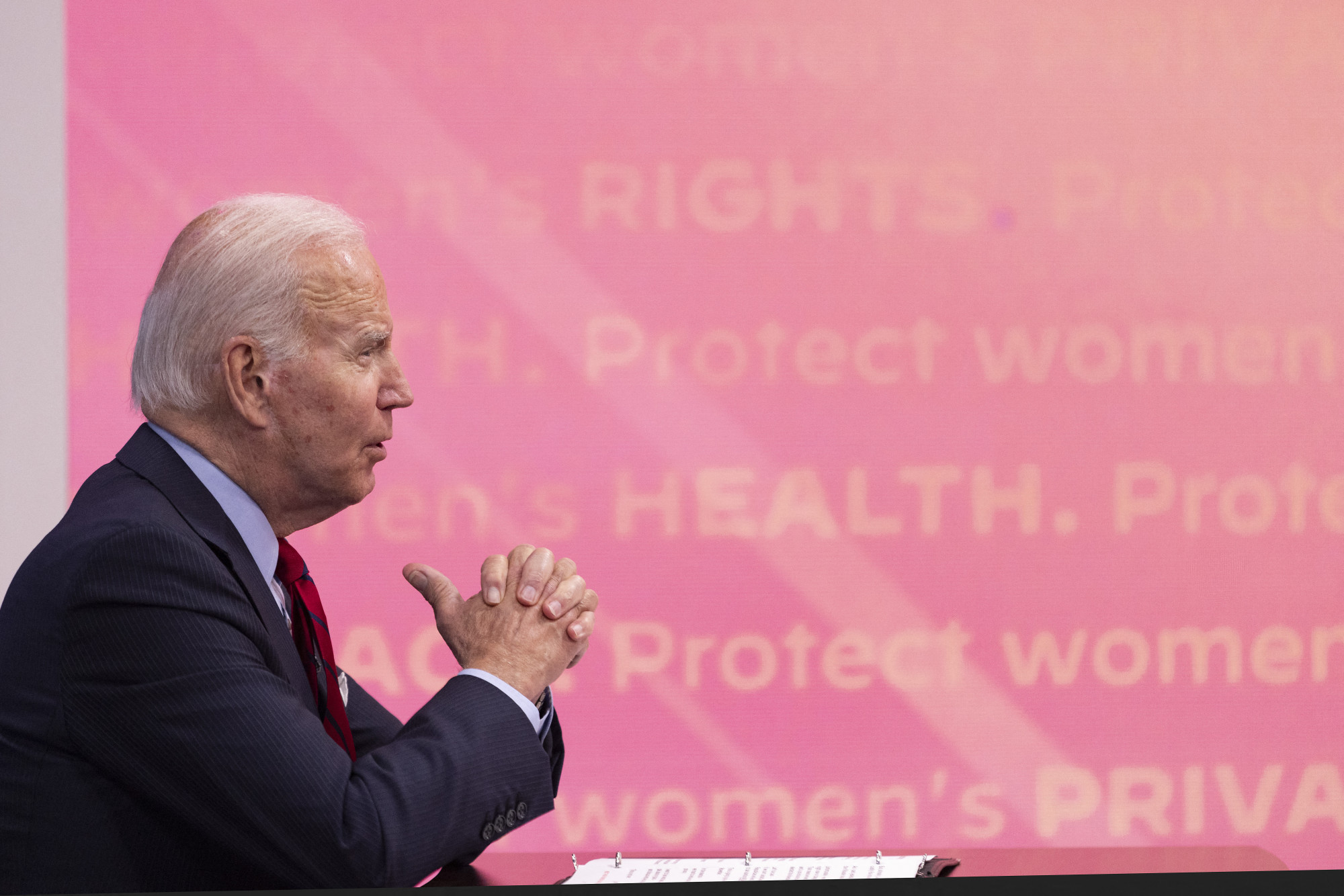 Biden védelmet ígért azoknak, akik  a korlátozások miatt más államba utaznának abortuszra