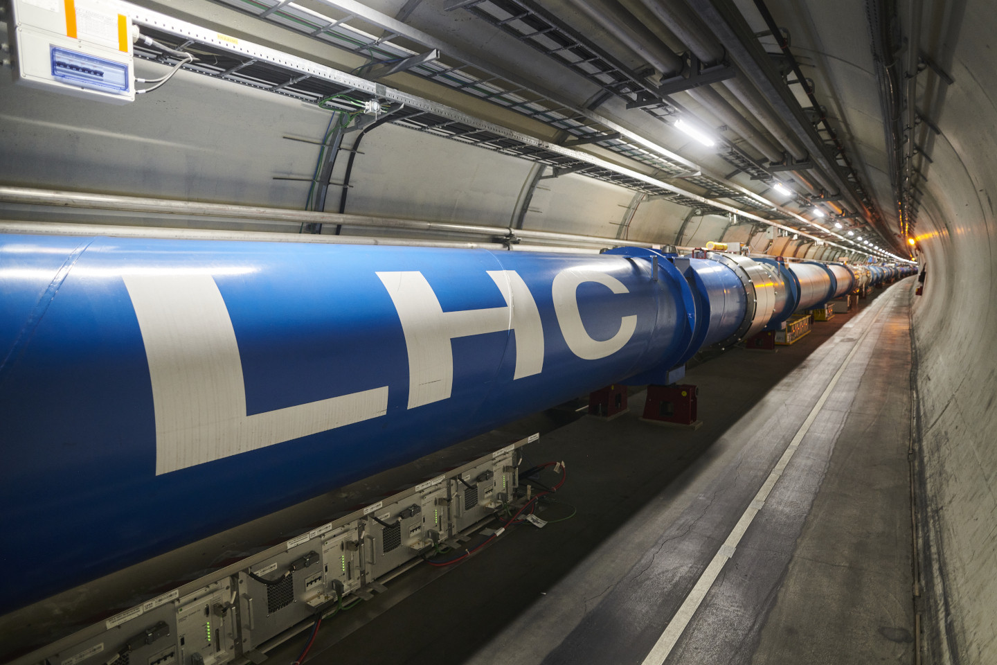 A 27 kilométeres kerületű LHC részecskegyorsító Genf közelében