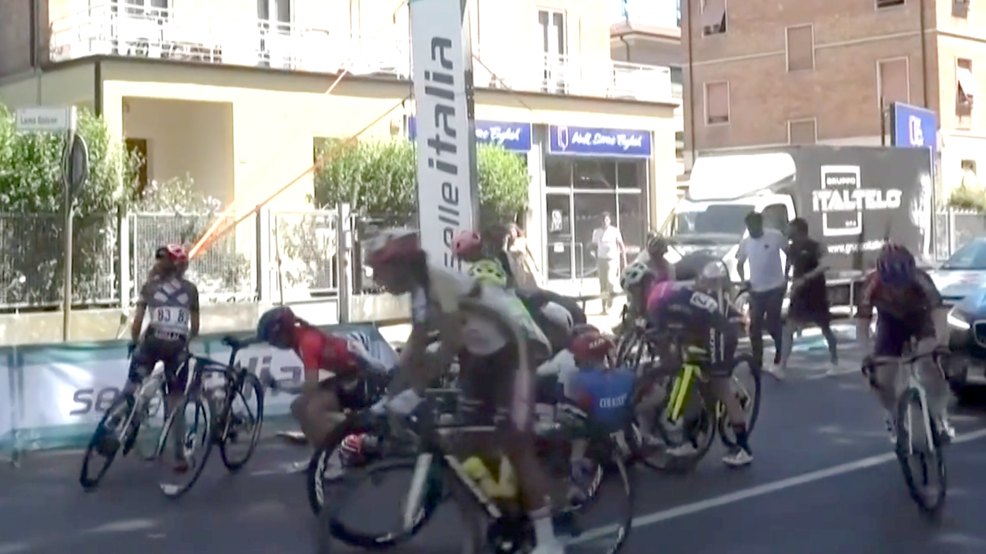 Hatalmasat bukott Vas Blanka a Giro keddi sprintbefutóján