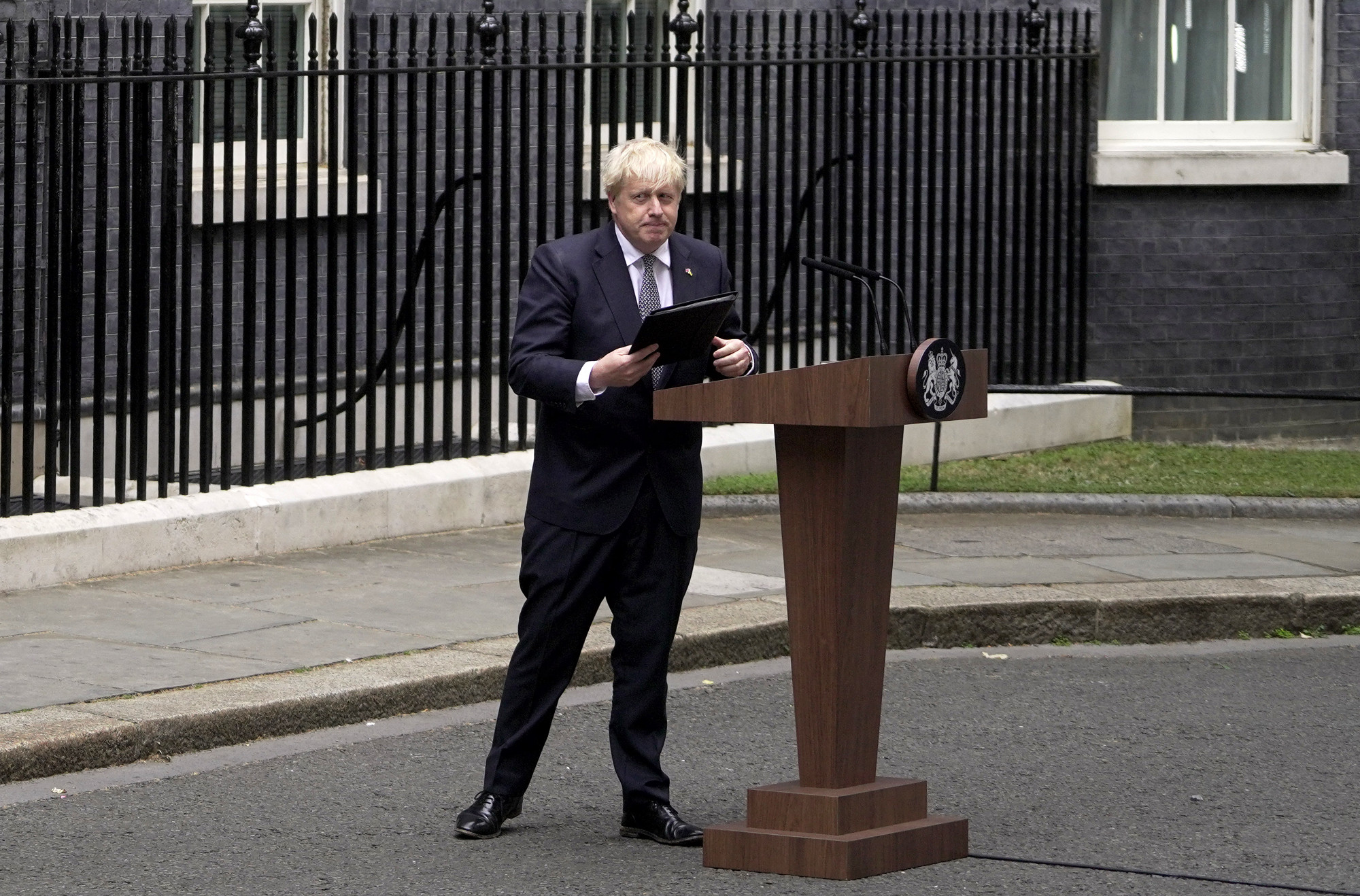 Boris Johnson Downing Street 10 előtt