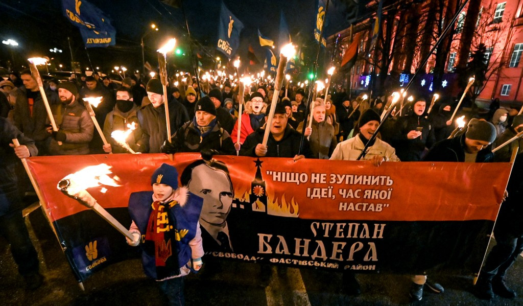 A lengyel elnök visszavonná Zelenszkij kitüntetését az ukrán Bandera-kultusz miatt