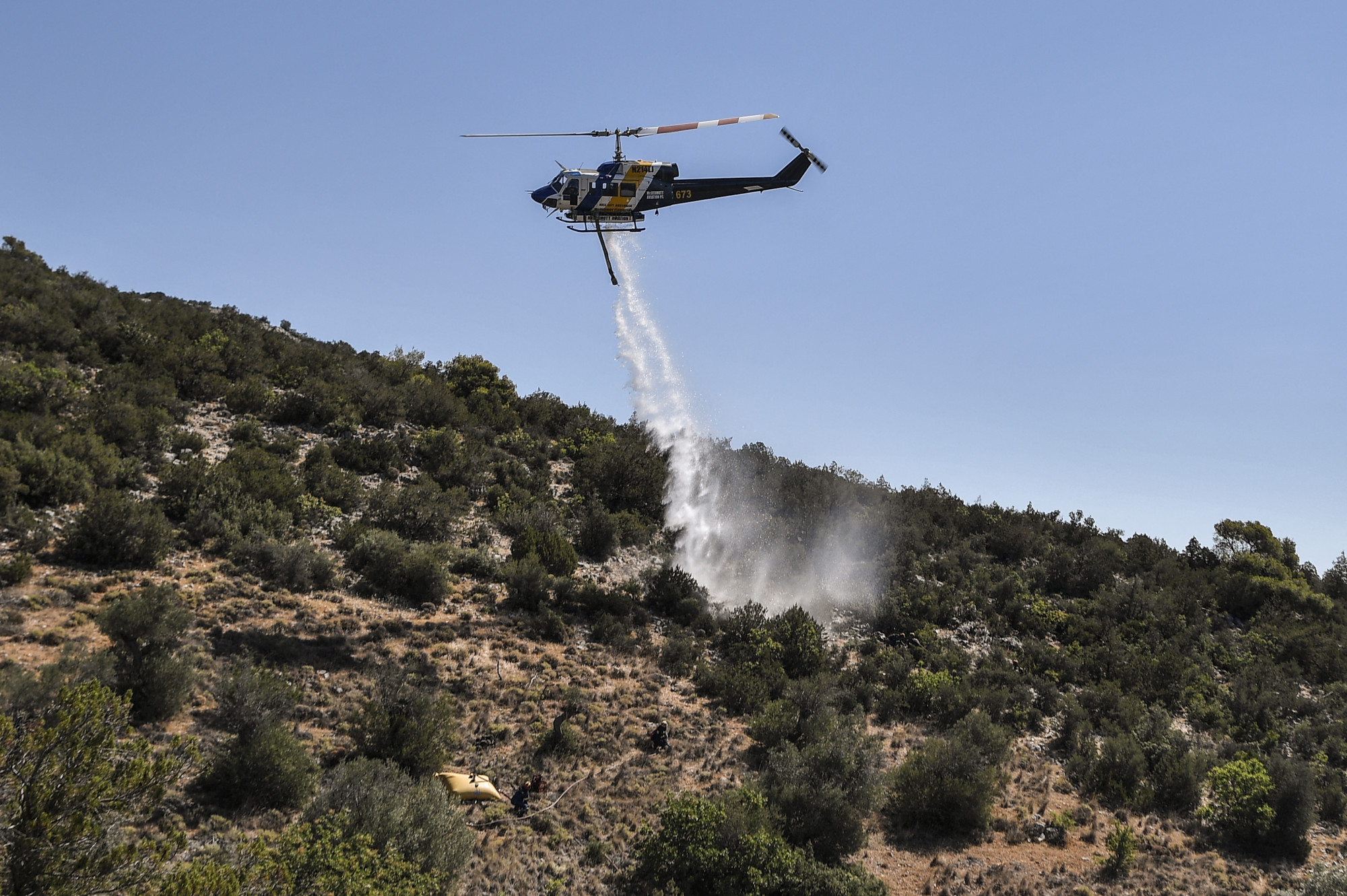 Lezuhant egy erdőtüzet oltó helikopter Görögországban