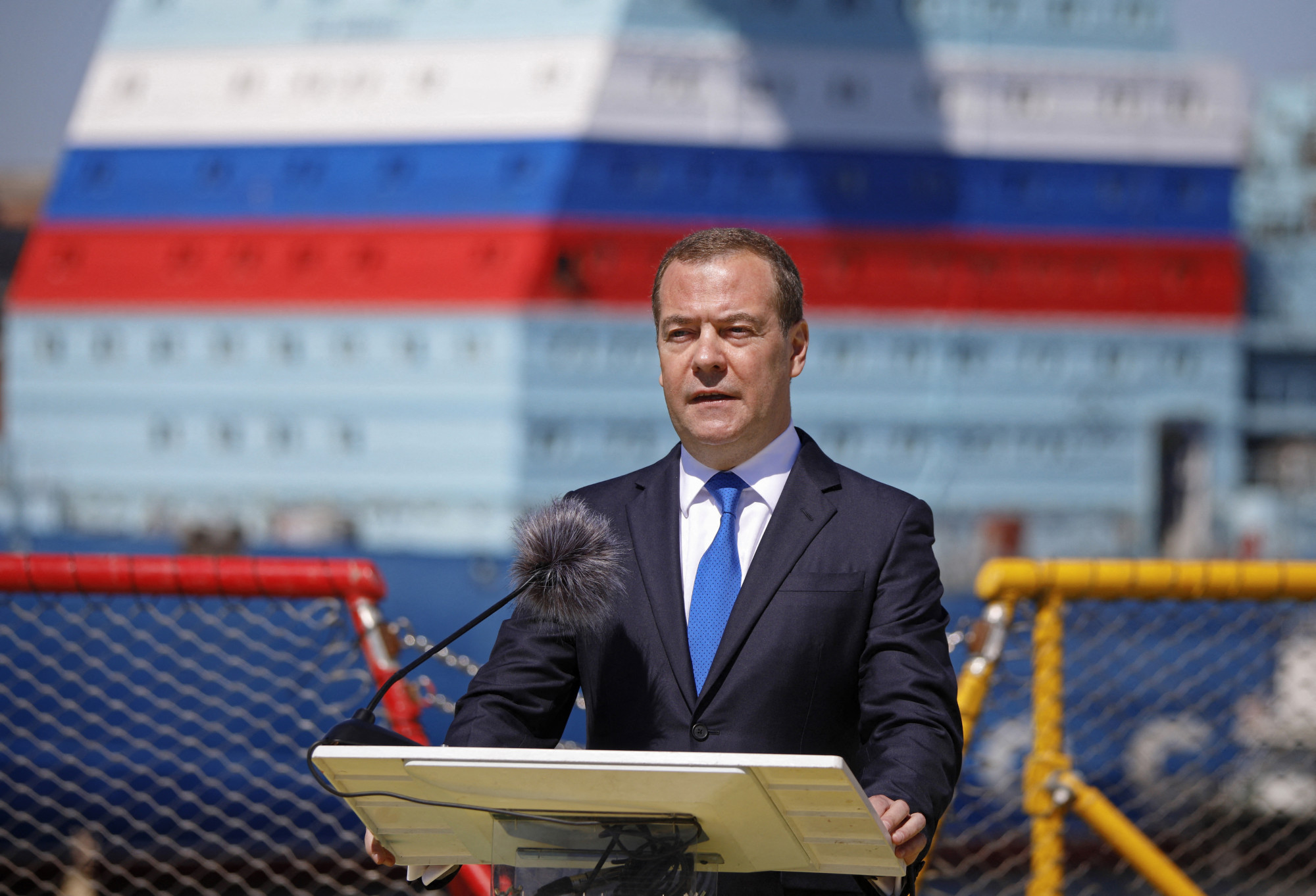Medvegyev: Kijev adja meg magát Oroszország feltételei szerint