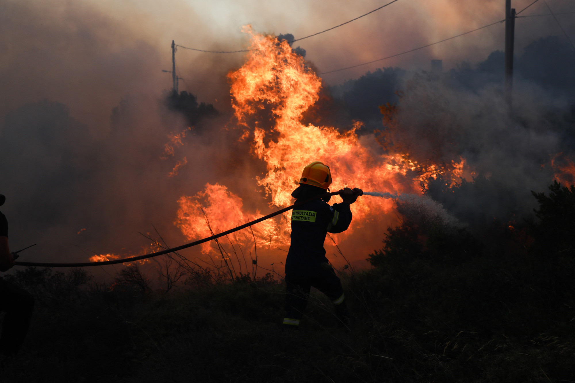 Egyre durvább katasztrófákat hozhat a klímaváltozás, mondja a lángokban álló Görögország miniszterelnöke