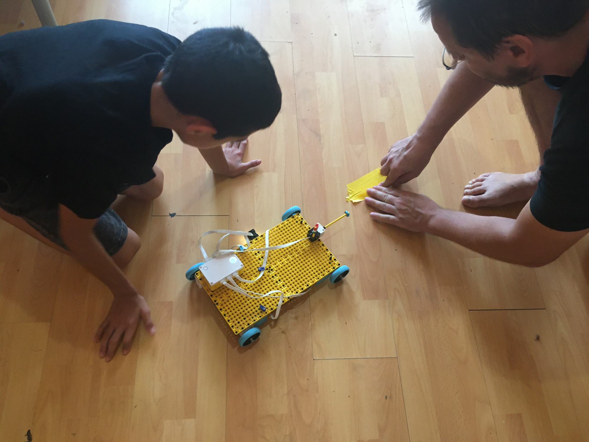 LEGO-robot építése és programozása Peti bácsival.
