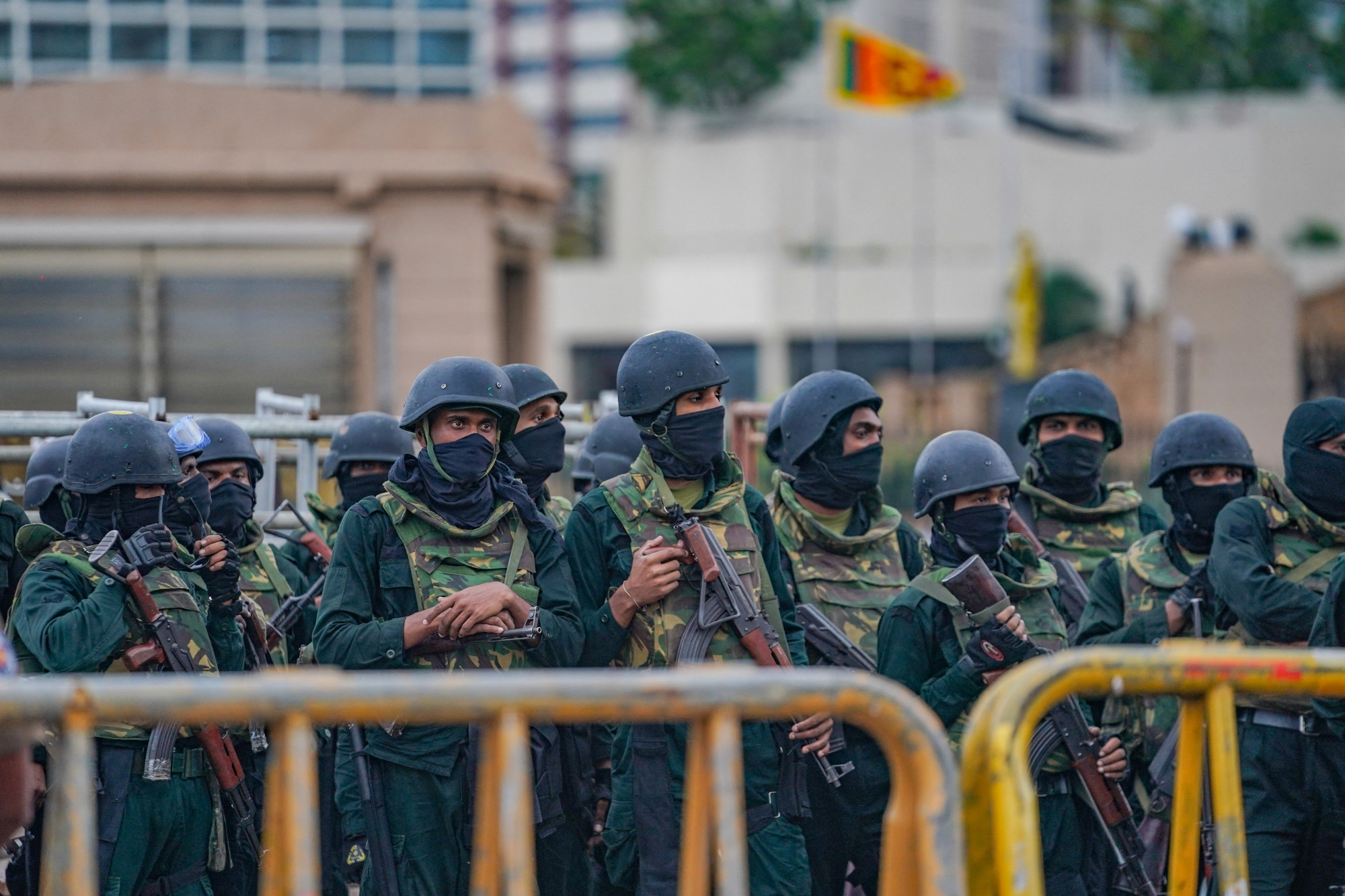 A biztonsági erők lerohanták a tüntetők táborát Srí Lankán