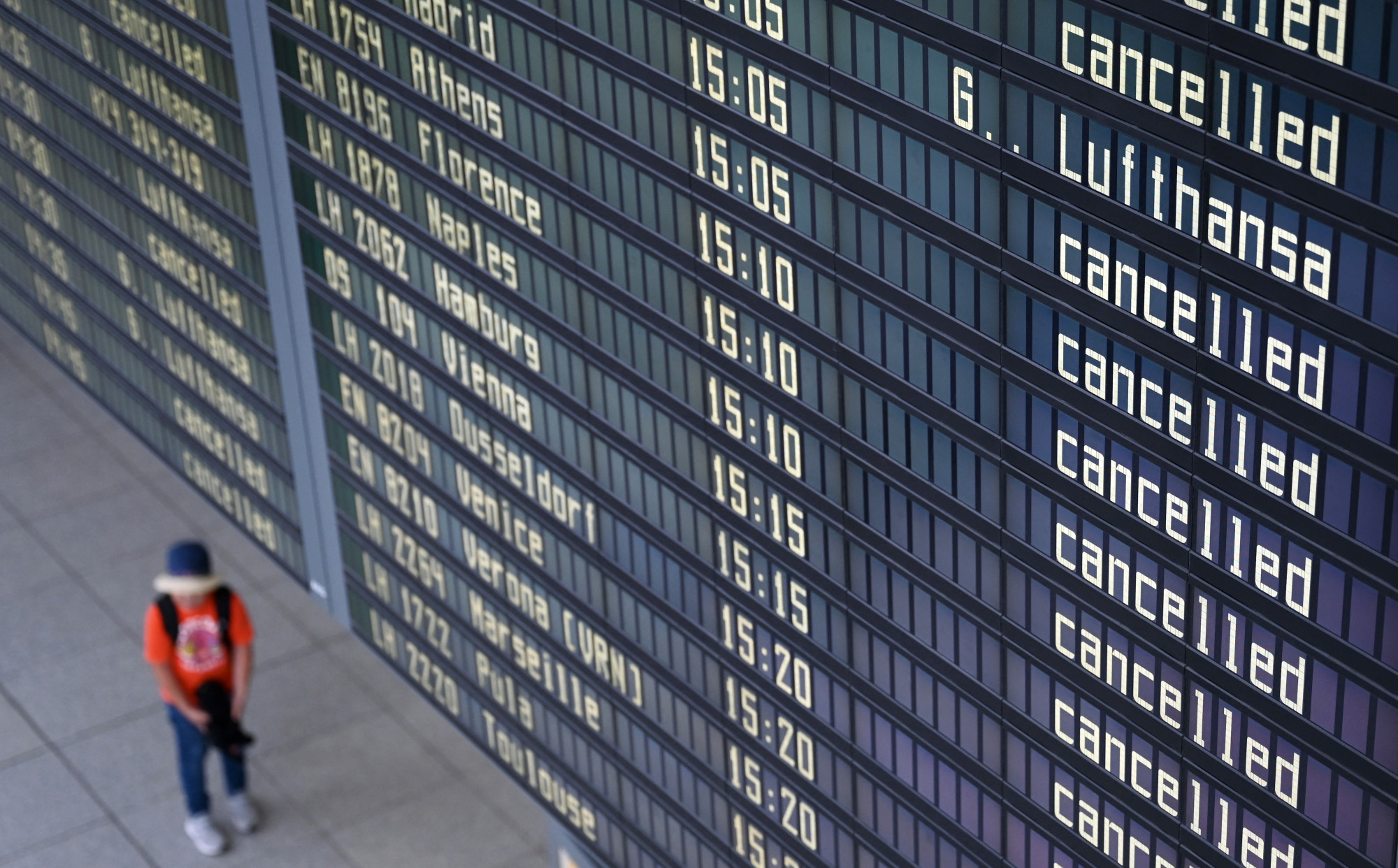 Megbénult Németország hét reptere egy 24 órás sztrájk miatt