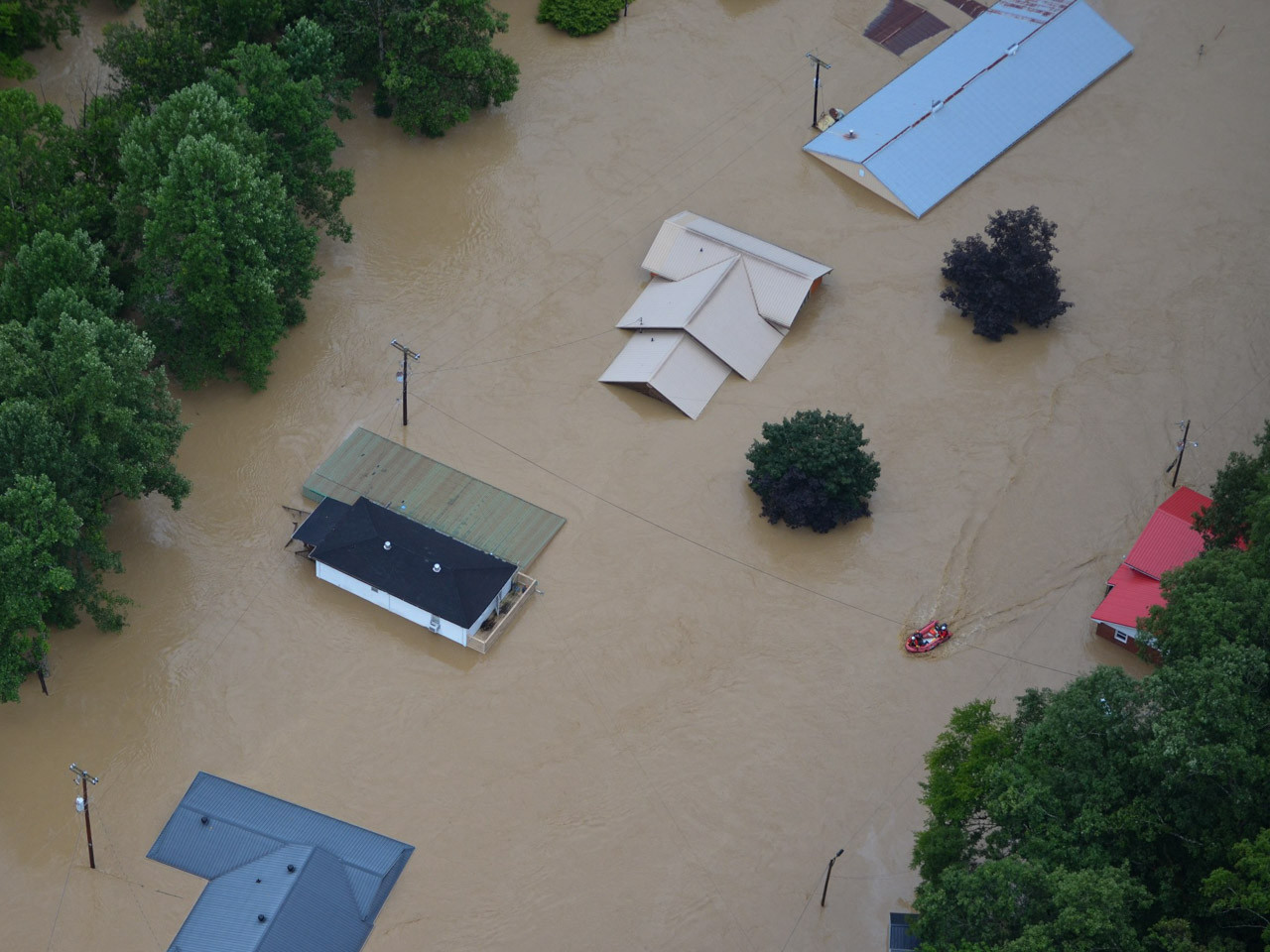 Legkevesebb harmincheten meghaltak és több százan eltűntek Kentucky államban az árvíz miatt