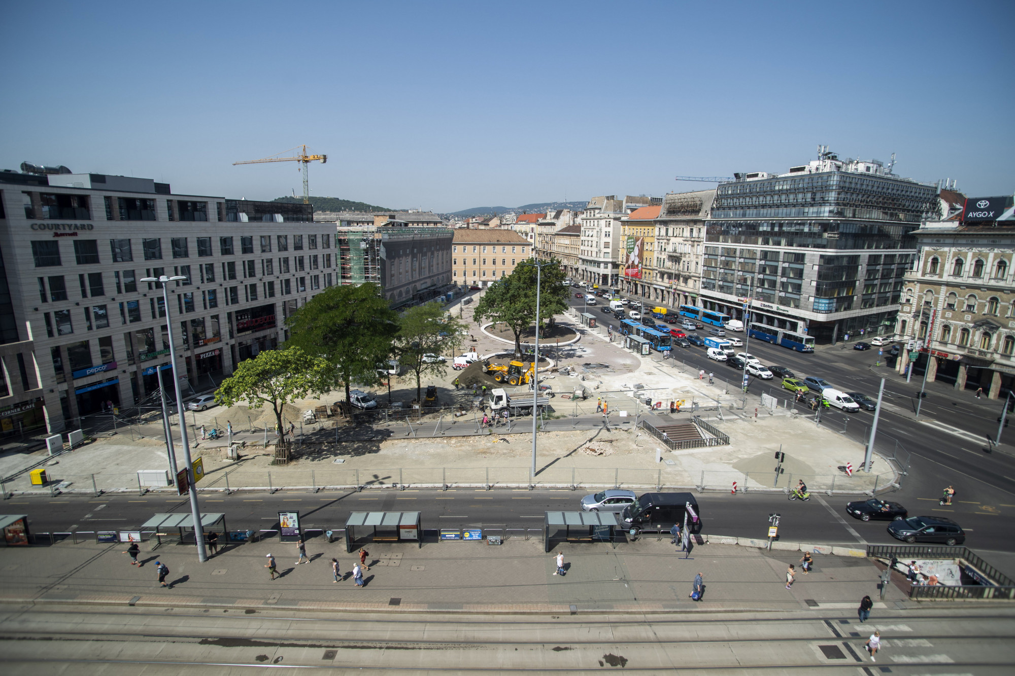 Folytatódik a Blaha Lujza tér felújítása