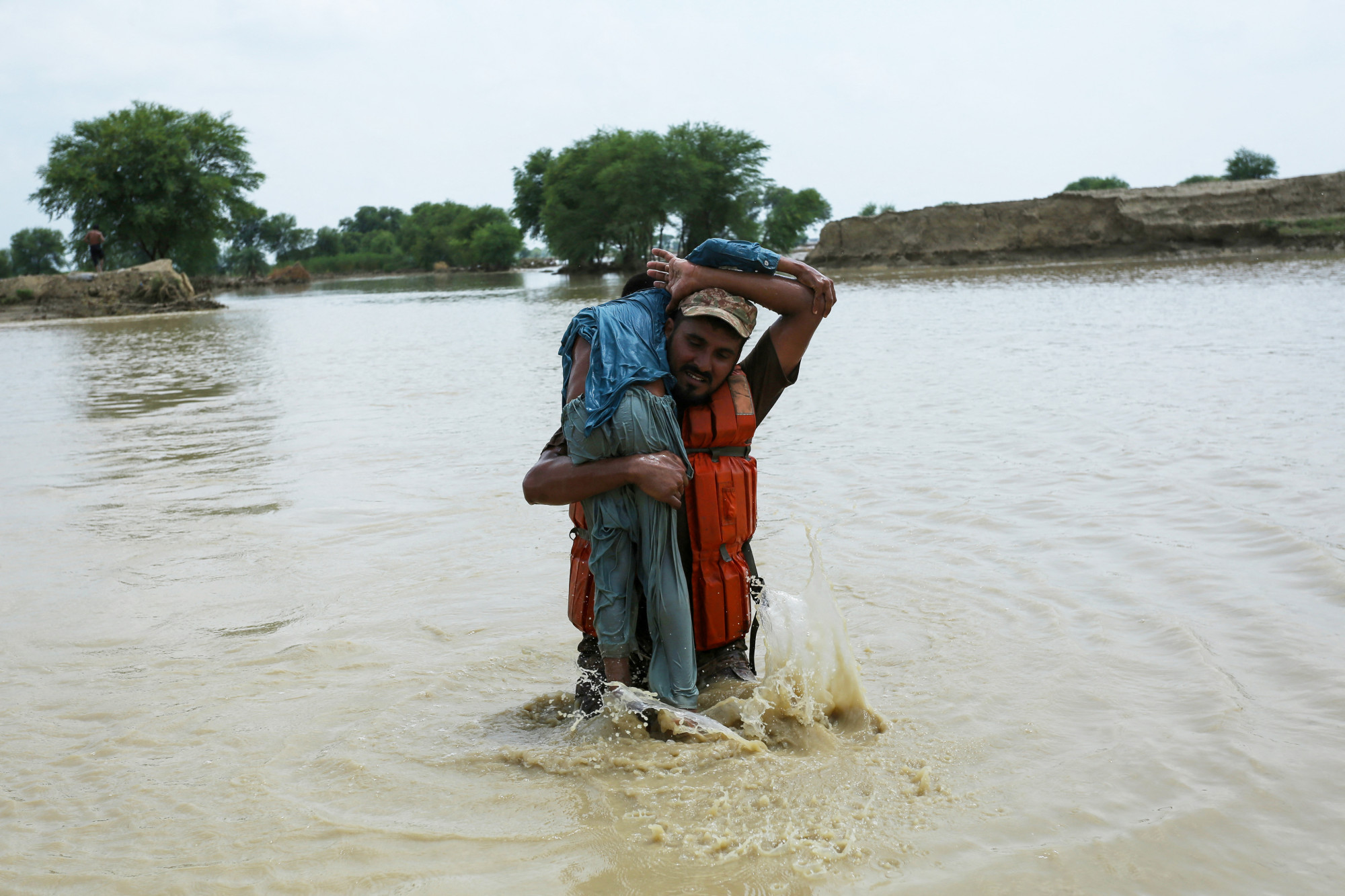 Több mint ötszáz ember halt meg a pakisztáni áradásokban