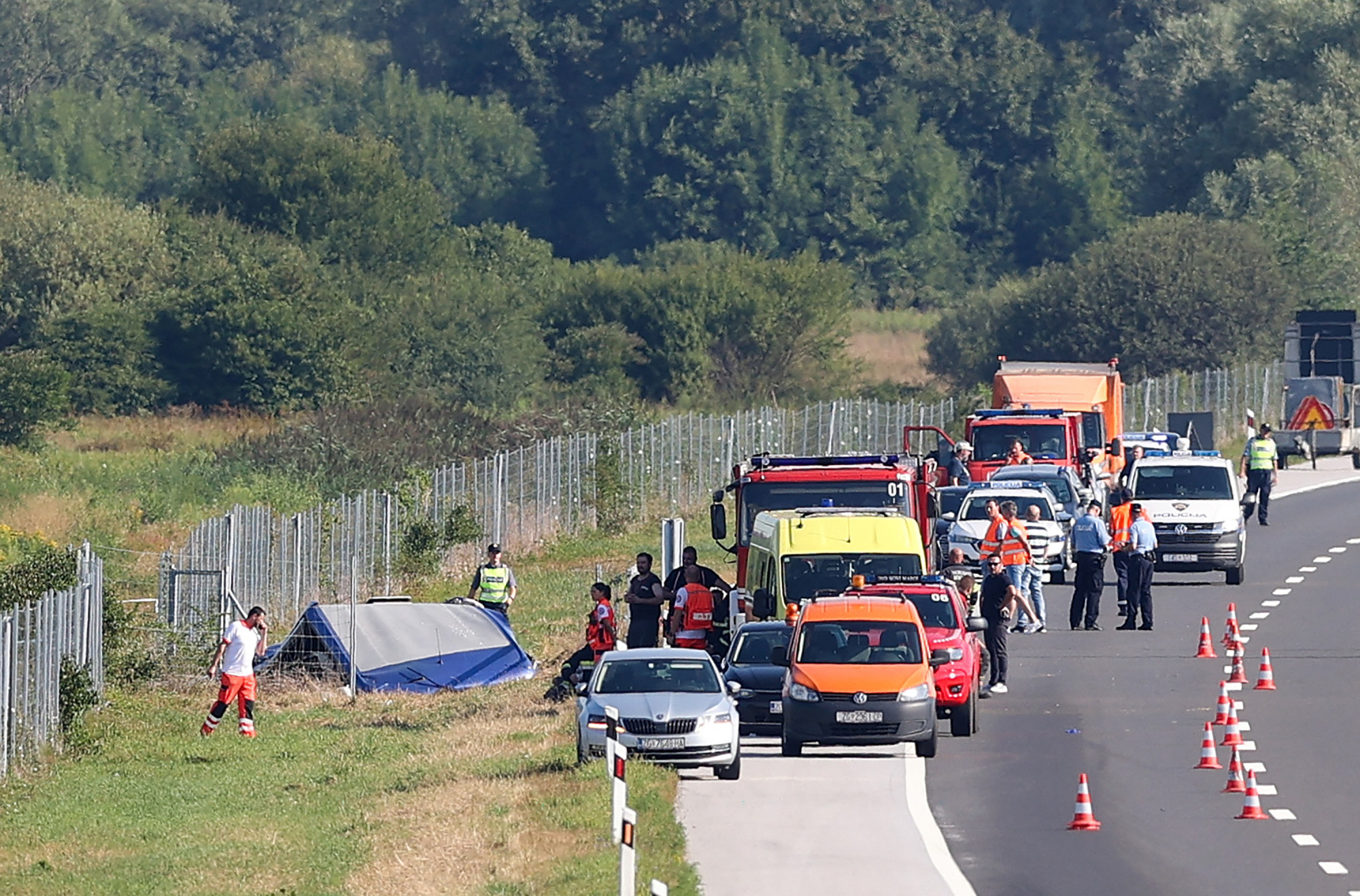 Tizenegyen életüket vesztették egy buszbalesetben Zágráb mellett