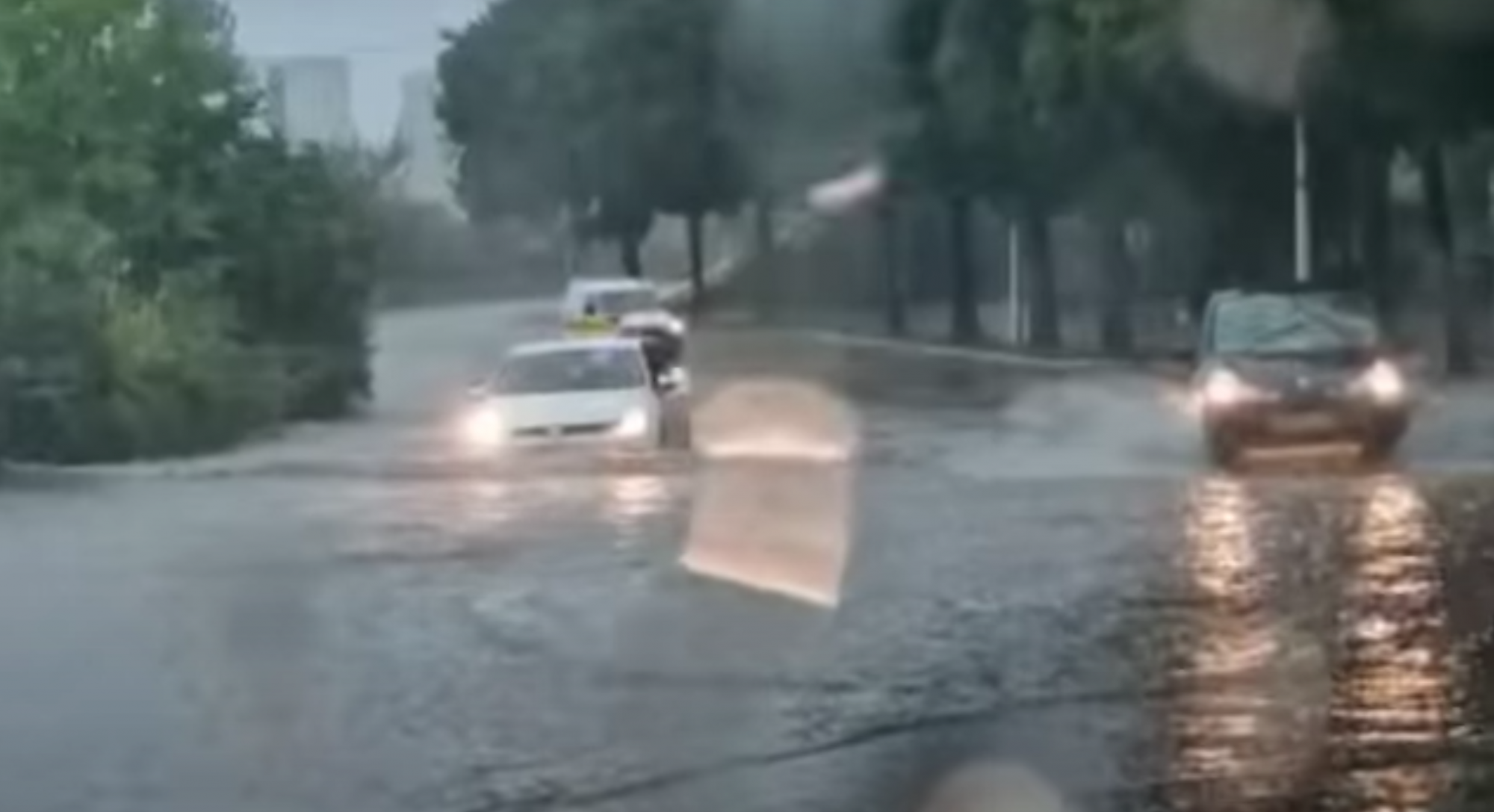 Villámárvizet, földcsuszamlást okozott a hirtelen lezúdult eső Horvátországban
