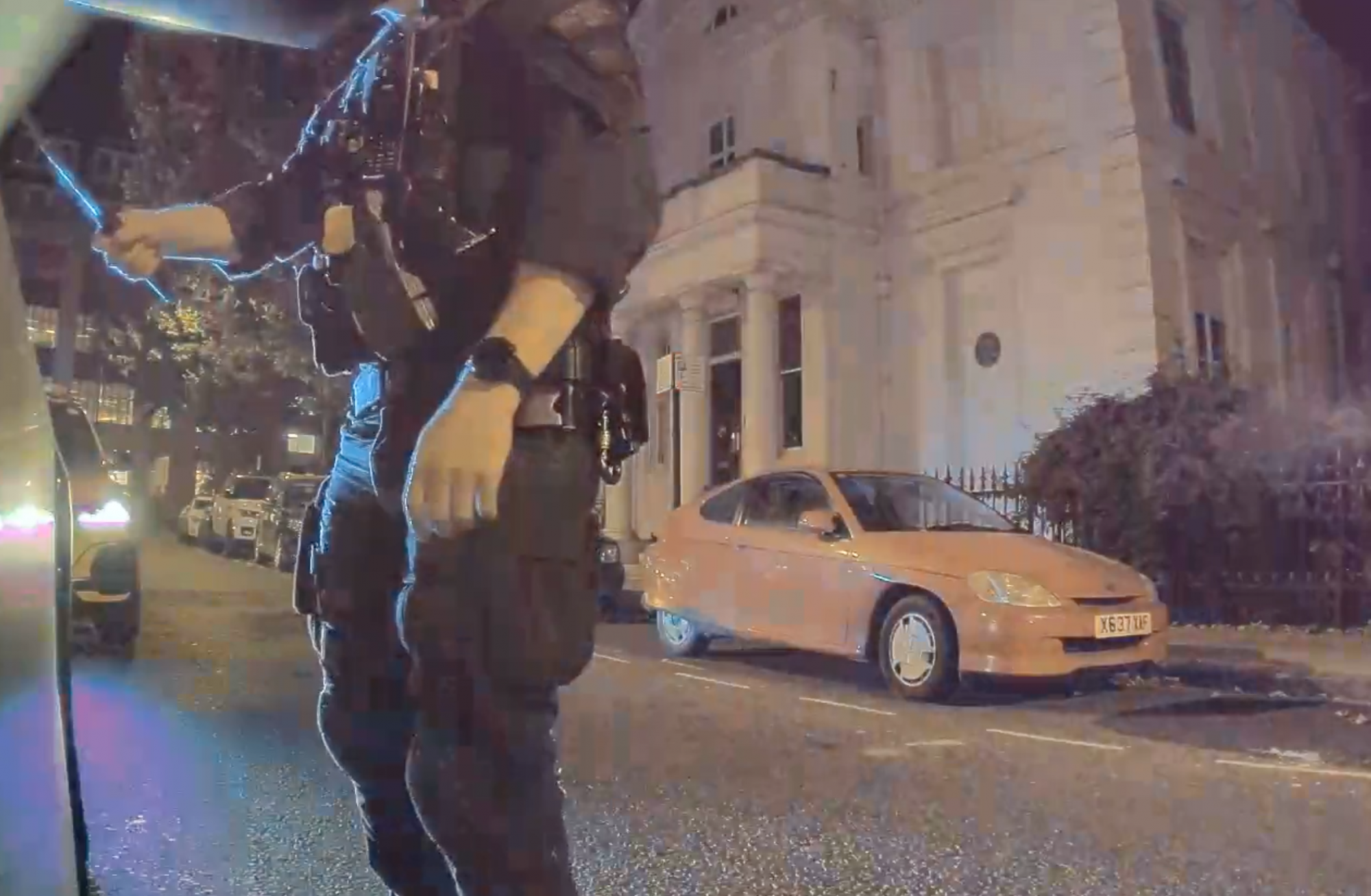 Egy portugál futó szerint a bőrszíne miatt állították meg autójával Londonban a rendőrök