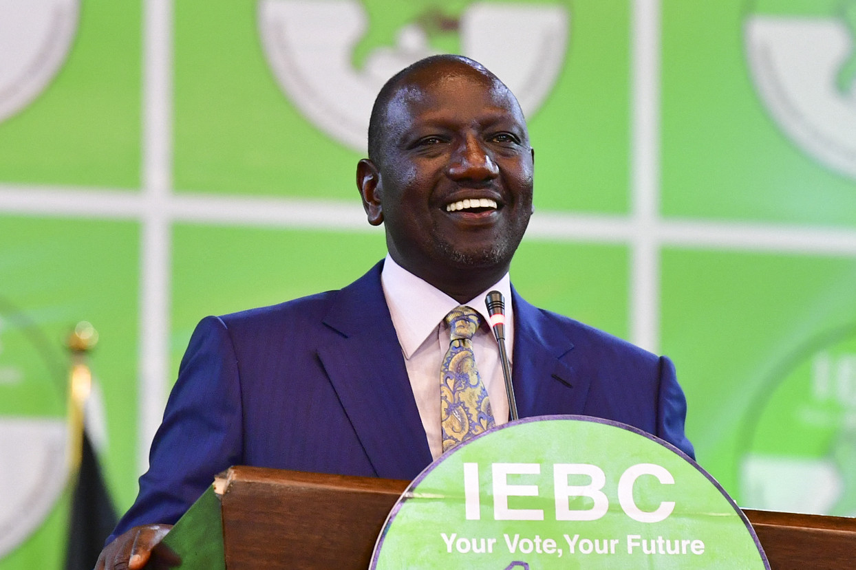 Kisebb balhé után jelentették be, hogy William Ruto nyerte a kenyai elnökválasztást