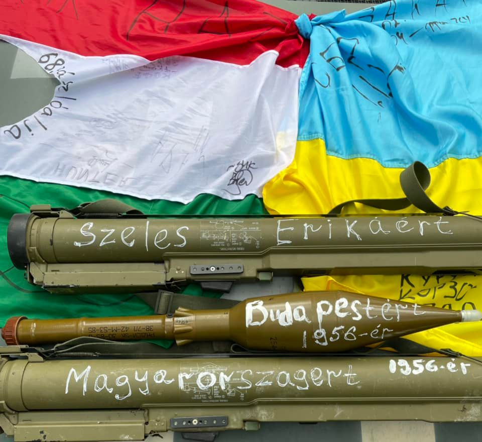 Magyar feliratú rakétákkal hívták fel a figyelmet az orosz agresszióra