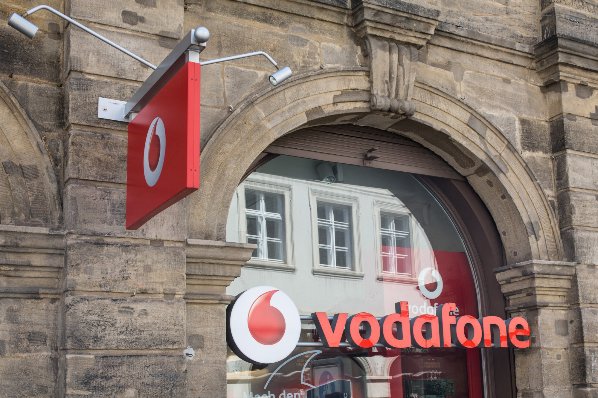 Nagy árat fizet a kormány és a 4iG a Vodafonért