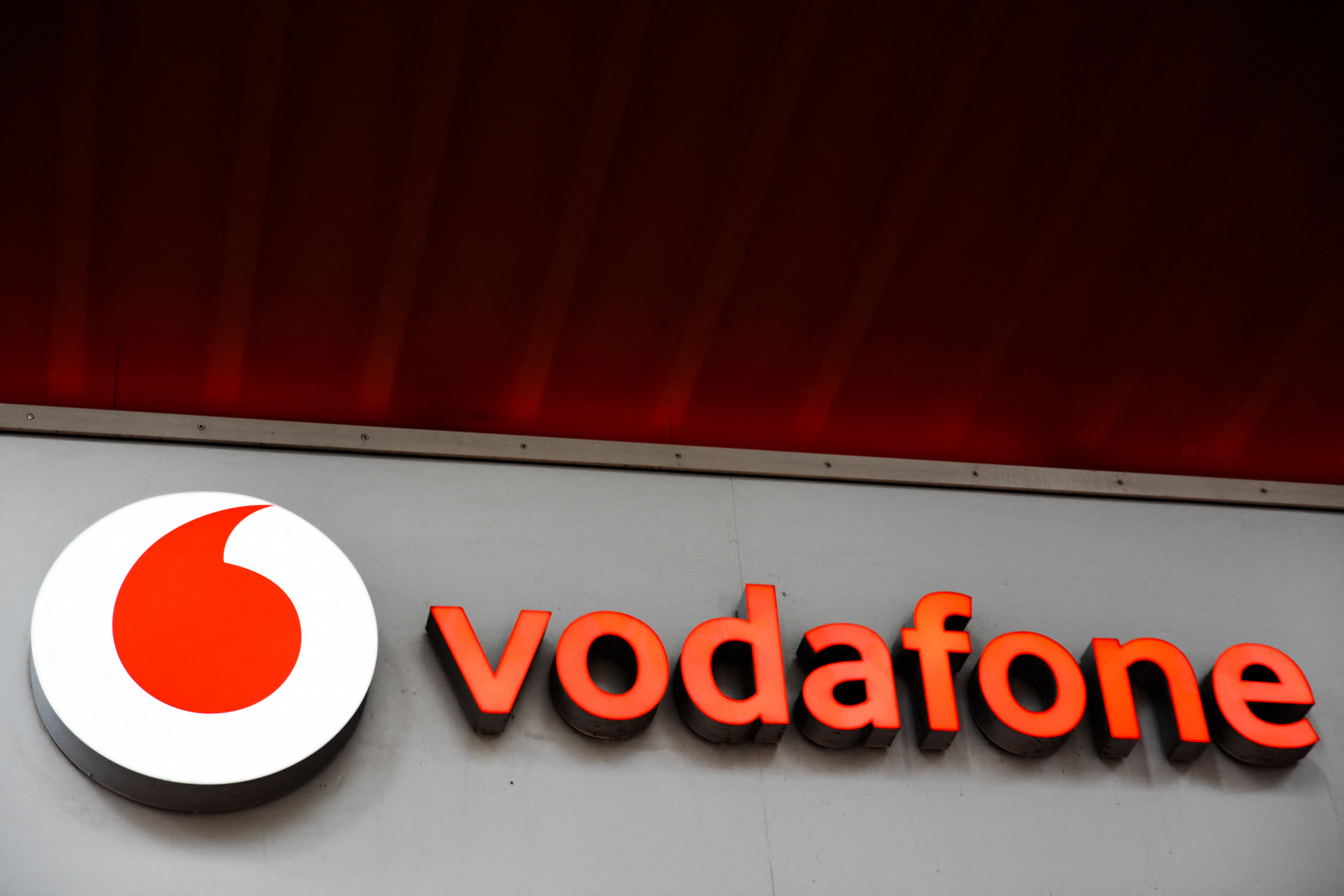 Egy év alatt 7,4 milliárdot bukott a Vodafone
