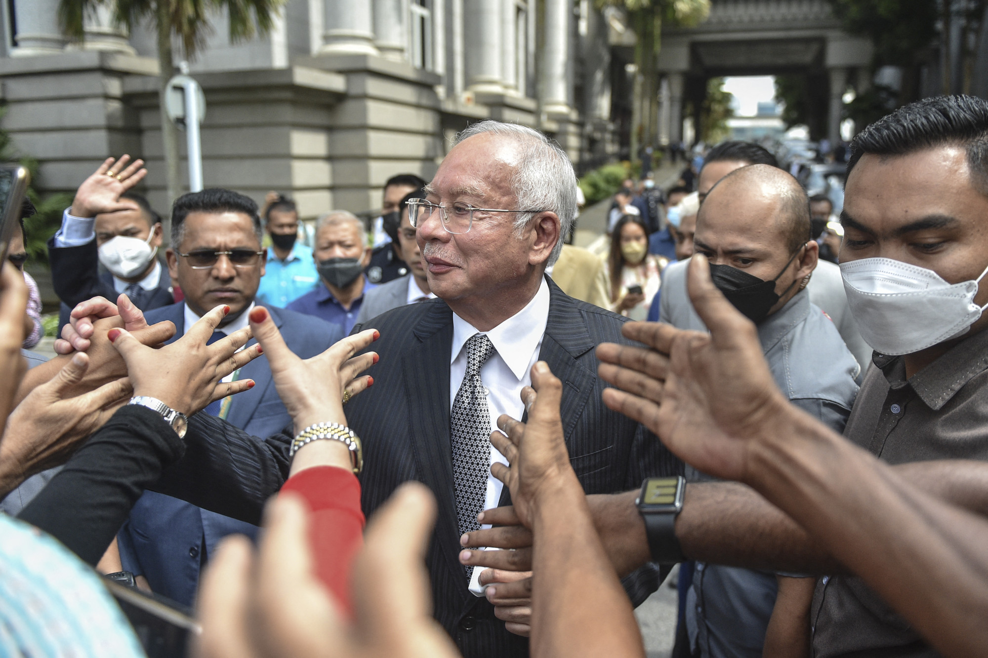 Elbukott a fellebbezése, Malajzia korábbi miniszterelnöke 12 évre börtönbe megy korrupció miatt
