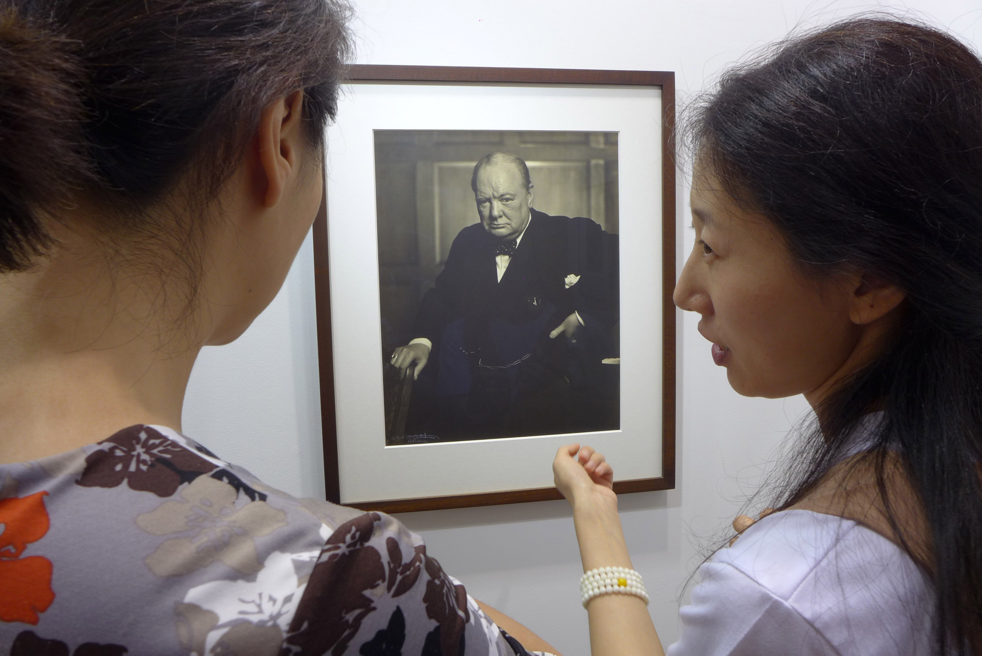 Eltűnt Churchill ikonikus portréja, valaki hamisítványt tett a helyére