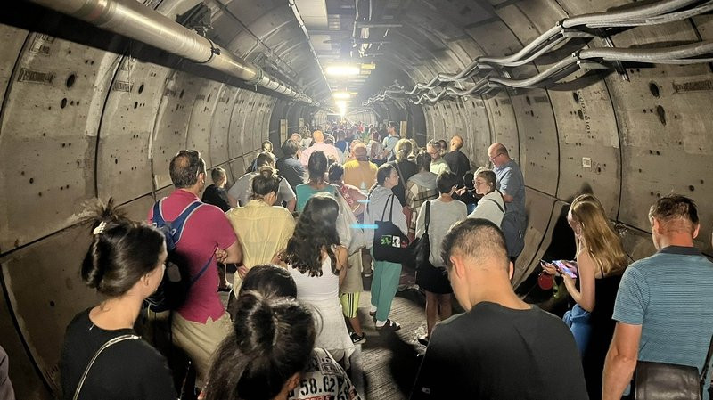 Több száz utas rekedt benn öt órára a Nagy-Britanniát és a Franciaországot összekötő alagútban