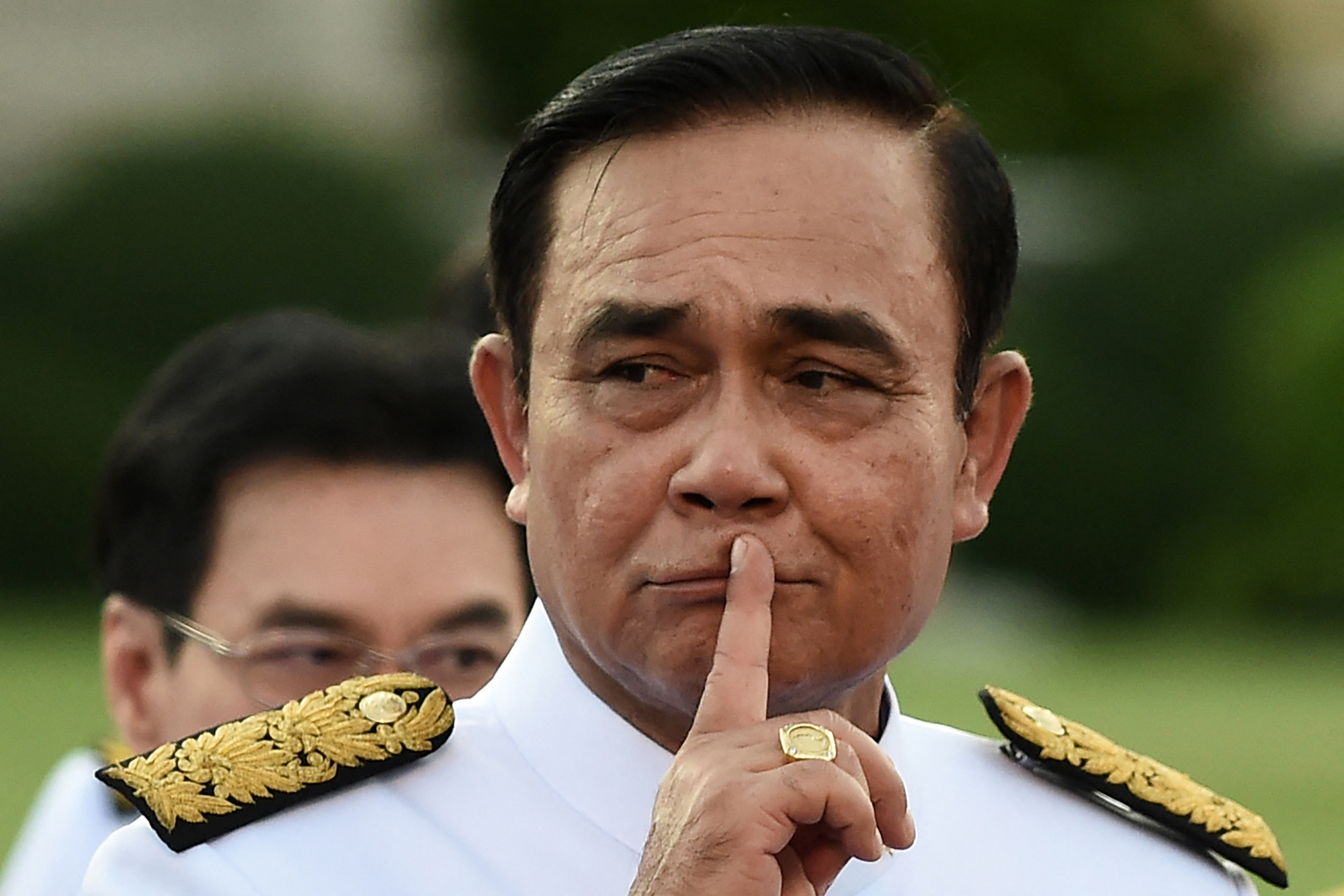 A thai alkotmánybíróság felfüggesztette a kormányfőt