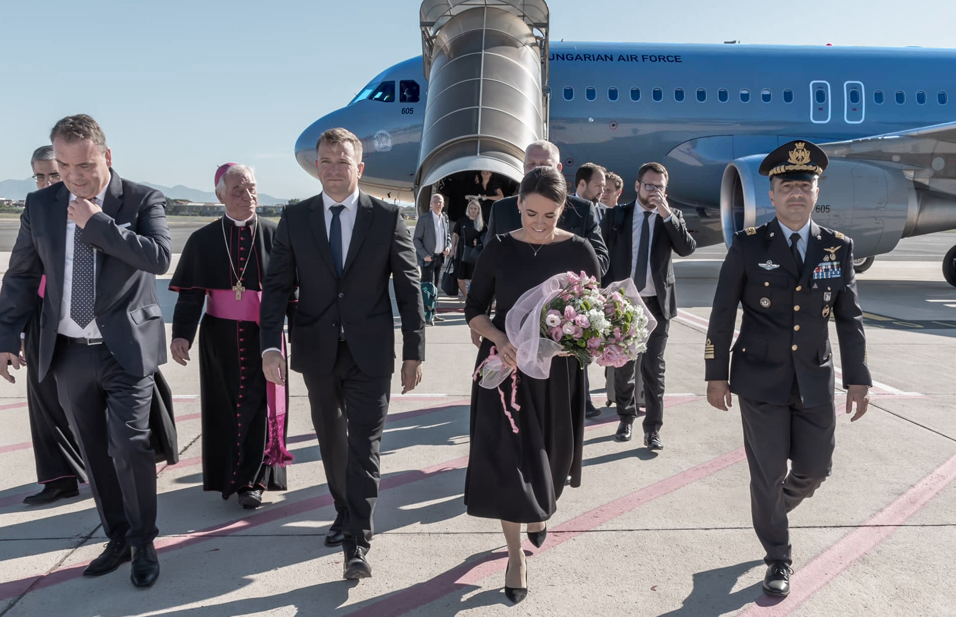 Novák Katalin a honvédség csapatszállítójával repült a pápához magánaudienciára