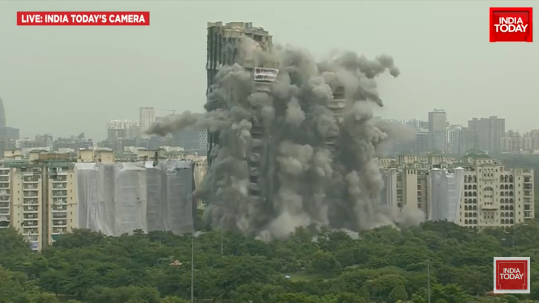 Felrobbantottak két illegálisan épített felhőkarcolót Indiában