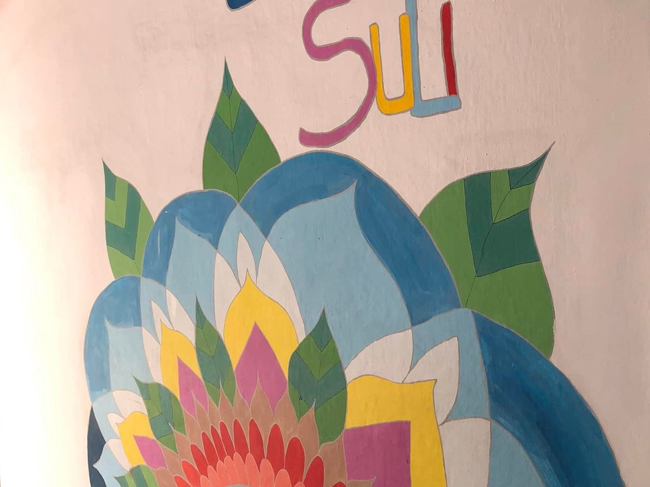 Etyek fideszes polgármestere átfestetne egy színes mandalát a helyi iskola falán, mert szerinte az szivárványos propaganda