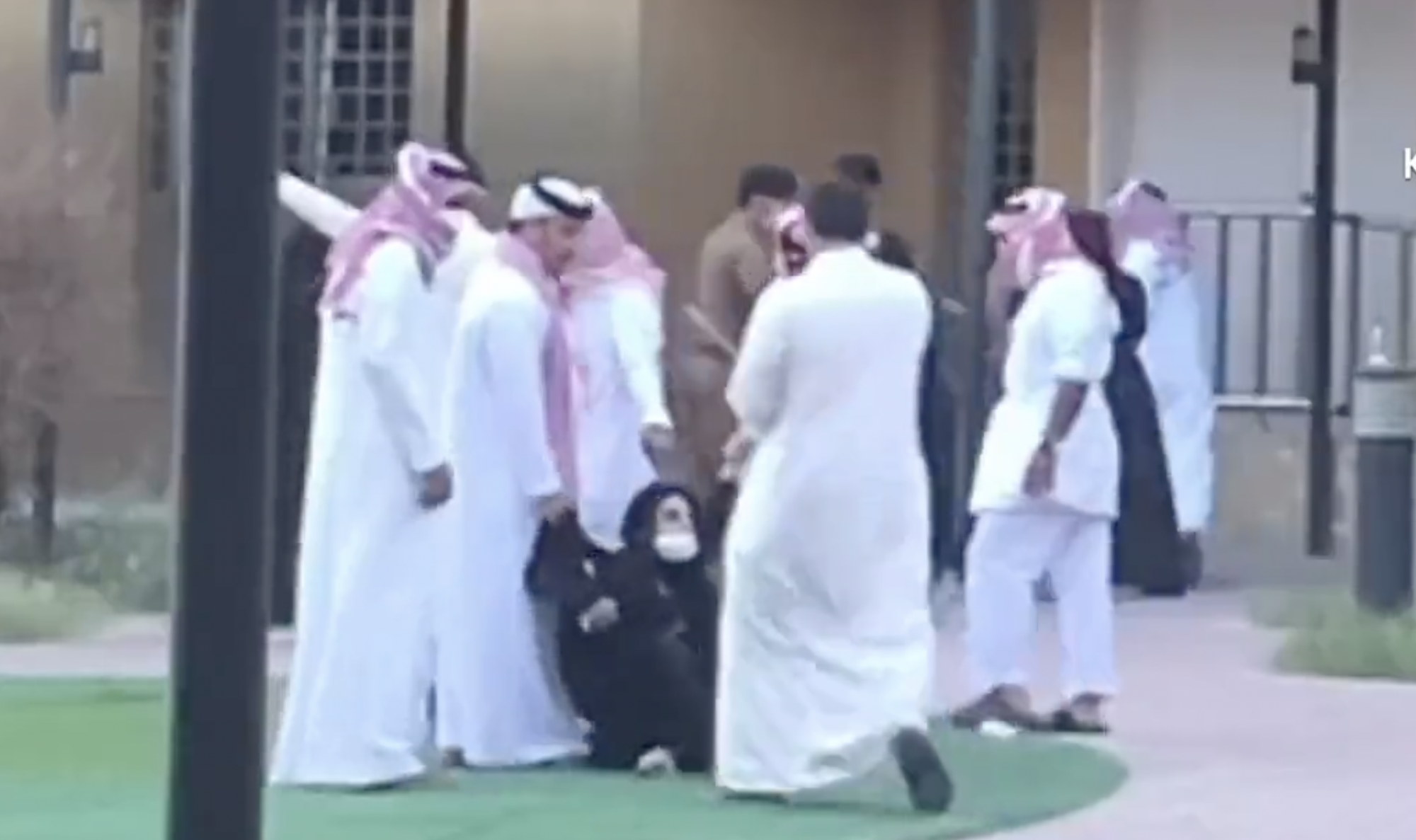 Kiszivárgott egy videó arról, hogy a szaúdi hatóságok nőket vernek egy árvaházban