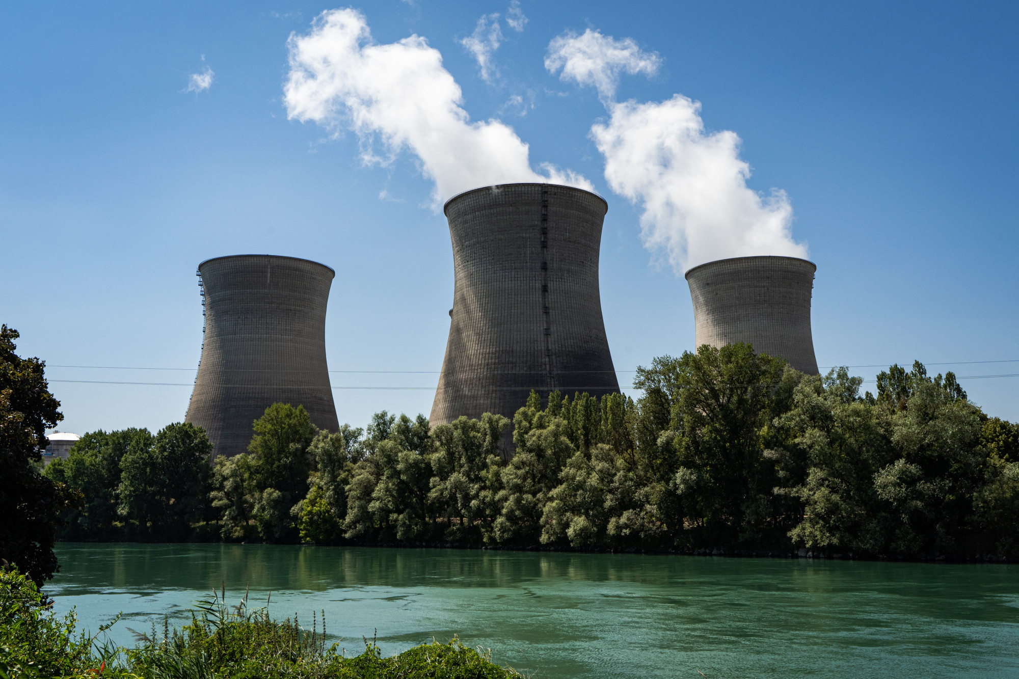 Télre újraindítanák a francia atomerőműveket