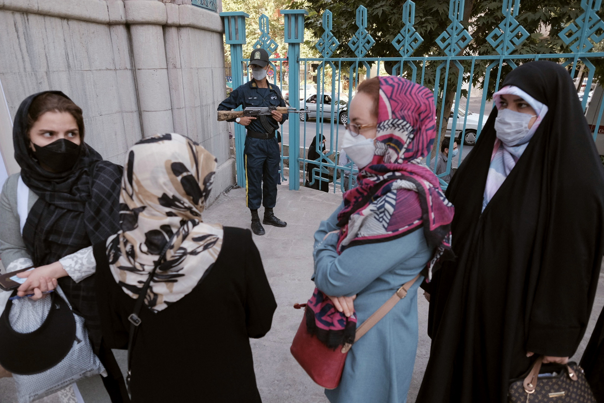 Arcfelismerő technológiával tartatnák be az új hidzsábtörvényt Iránban