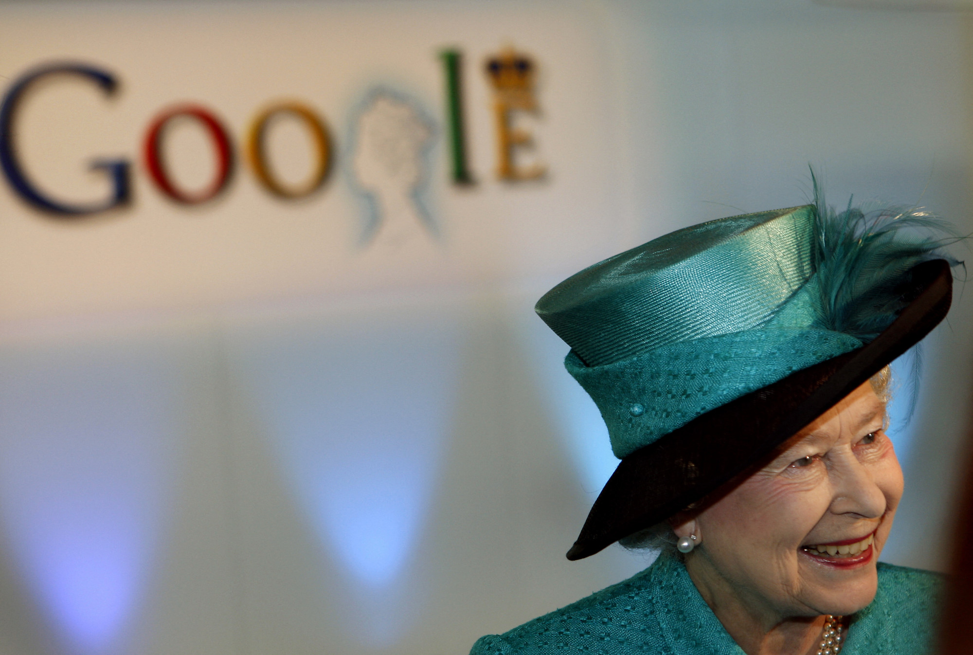 II. Erzsébet a Google londoni főhadiszállásán, 2008 októberében