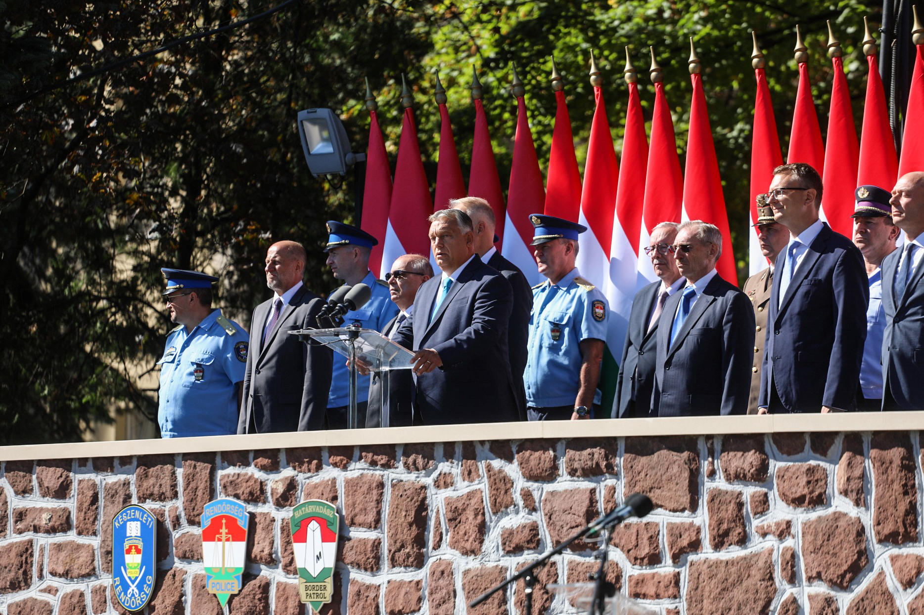 Orbán anyagi megbecsülést ígért az új határvadászoknak, ha mindenkit kitessékelnek