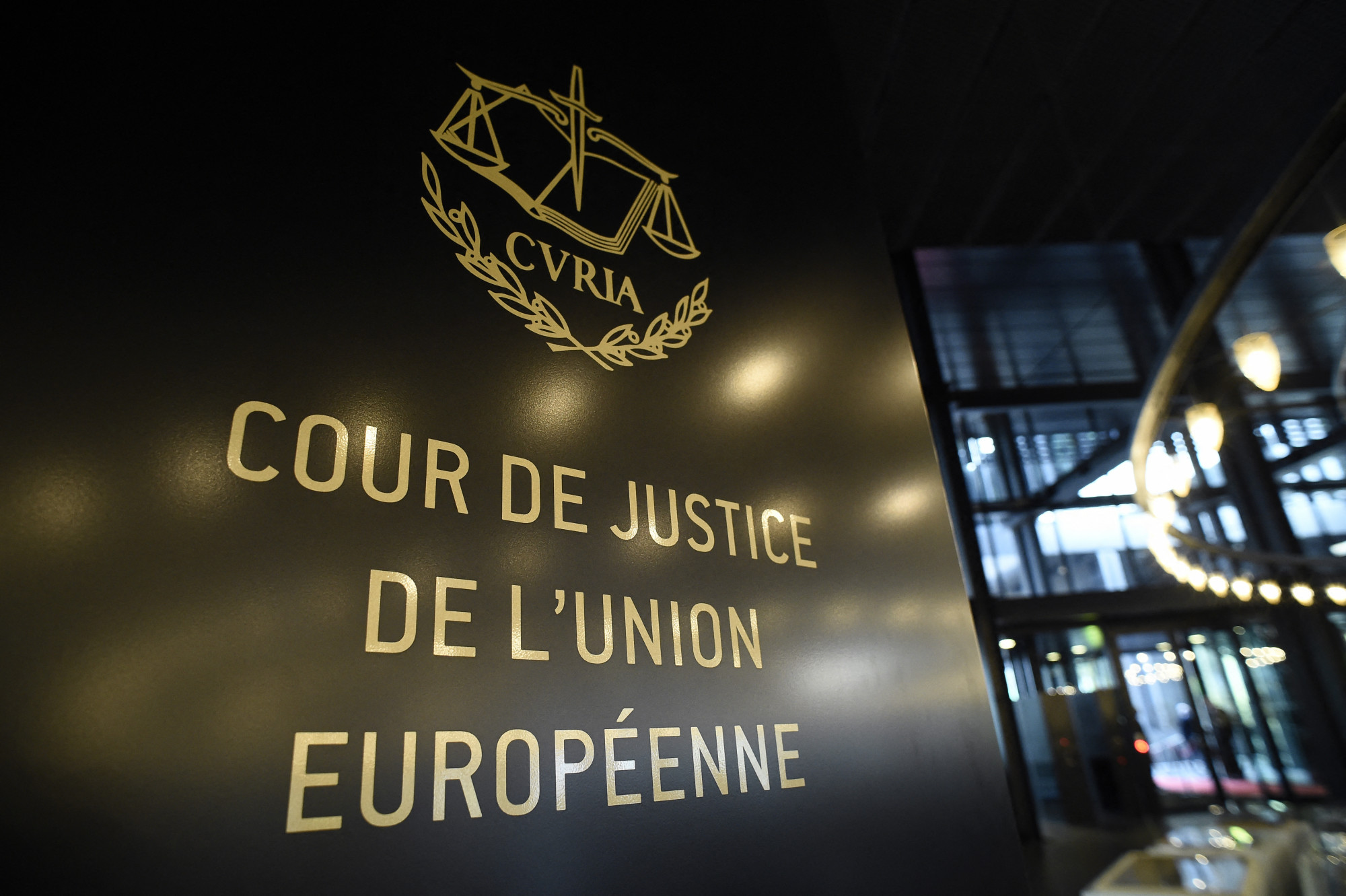 A strasbourgi bírósághoz fordul a bíró, akit alkalmatlannak minősítettek, miután az Európai Unió Bíróságához fordult egy menekültügyi szabály miatt