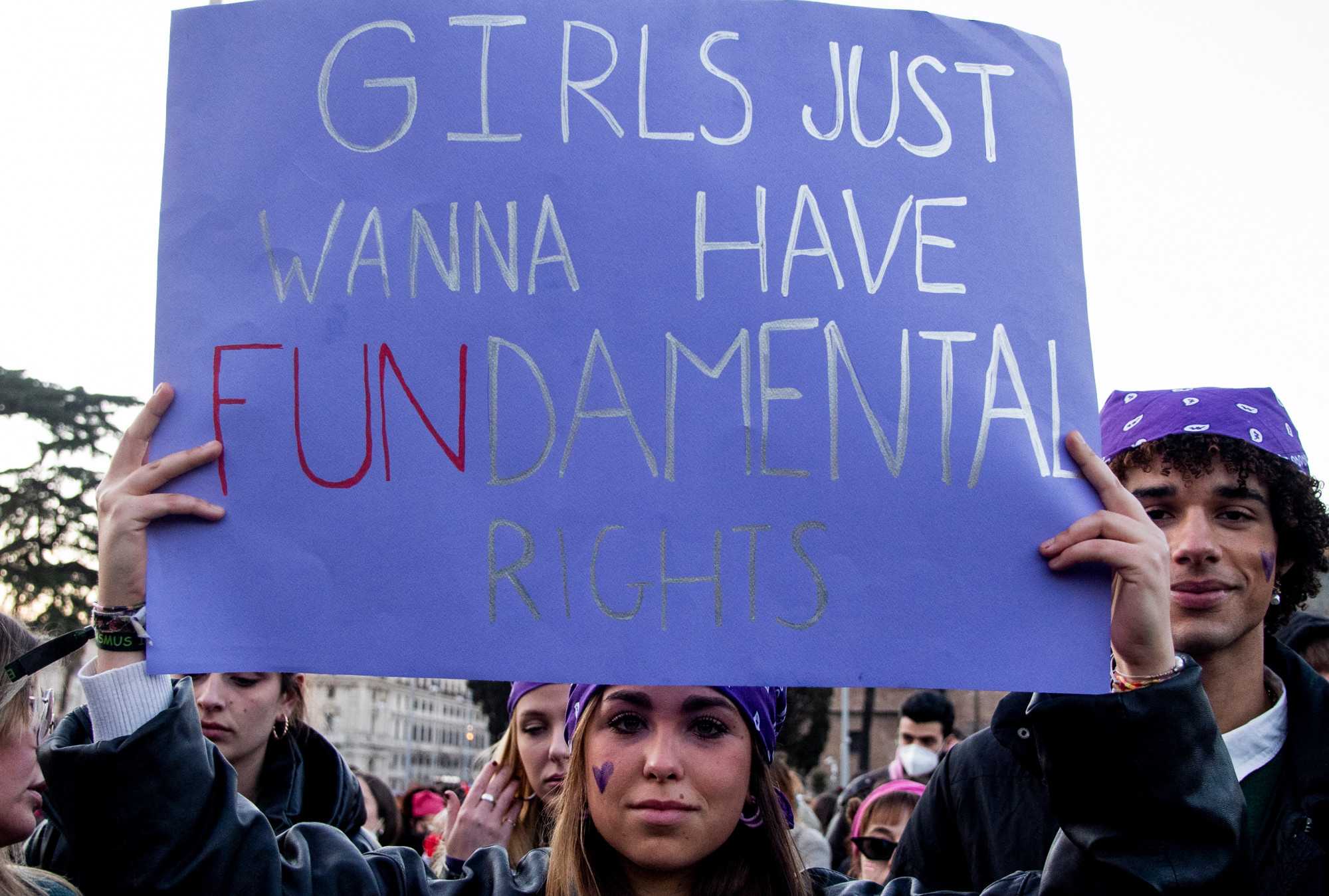 Egy napra beszüntetik a nők a munkát Izlandon, hogy a bérszakadék ellen tiltakozzanak