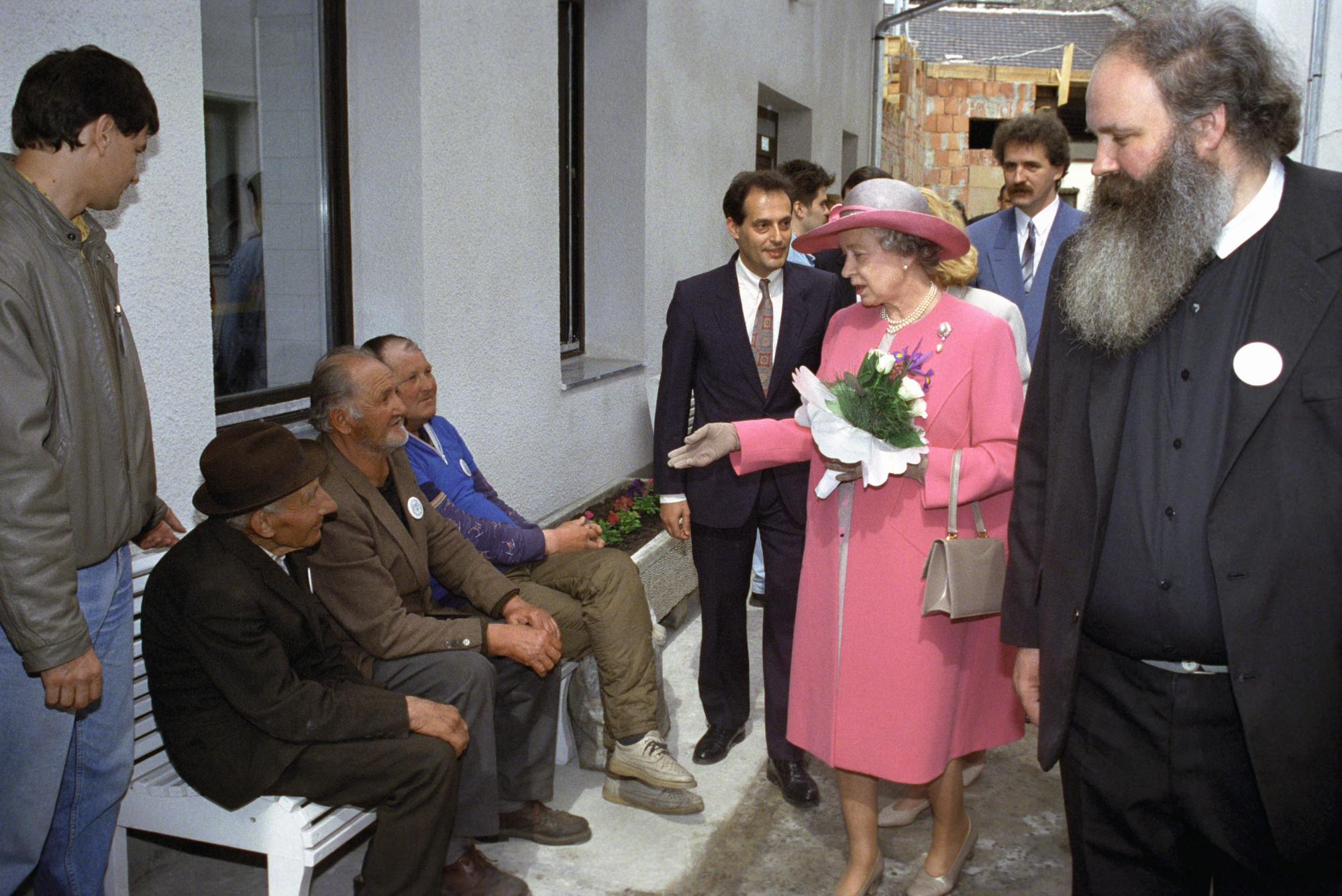 II. Erzsébet 1993-ban Iványi Gábor menhelyét is meglátogatta a Dankó utcában