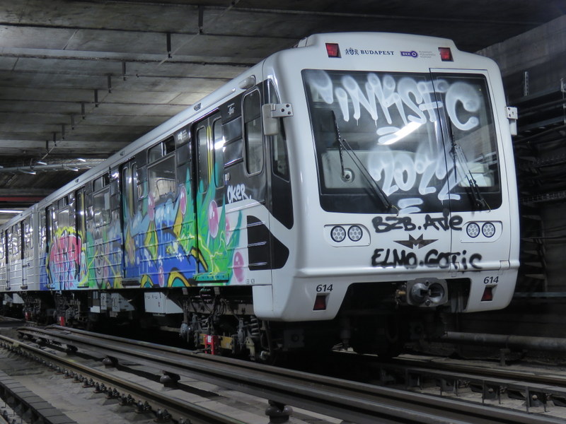 Azért jöttek Budapestre, hogy metrókocsikat graffitizzenek, elkapták őket