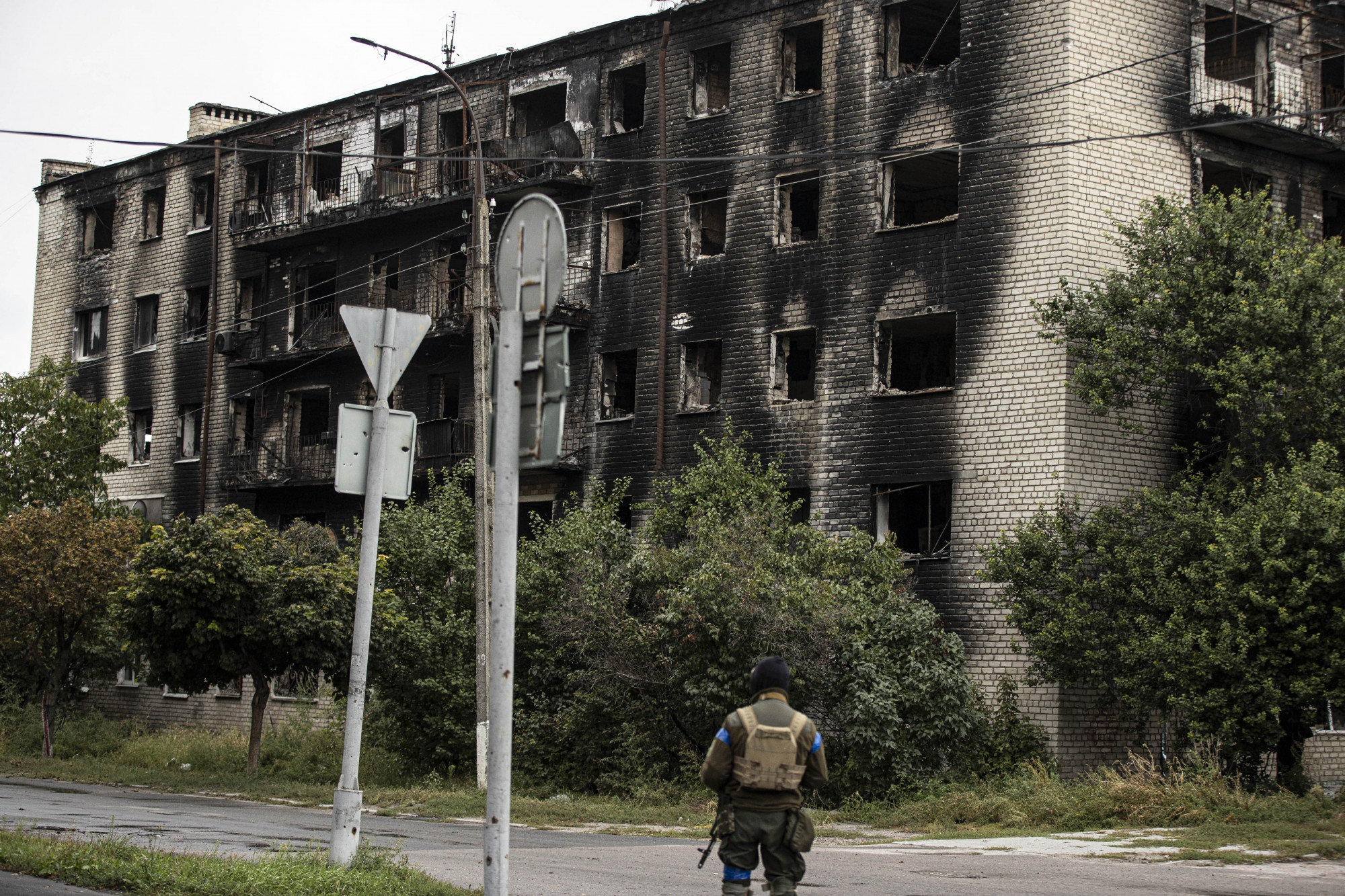 Tömegsírokról számoltak be az ukránok a felszabadított Izjumból