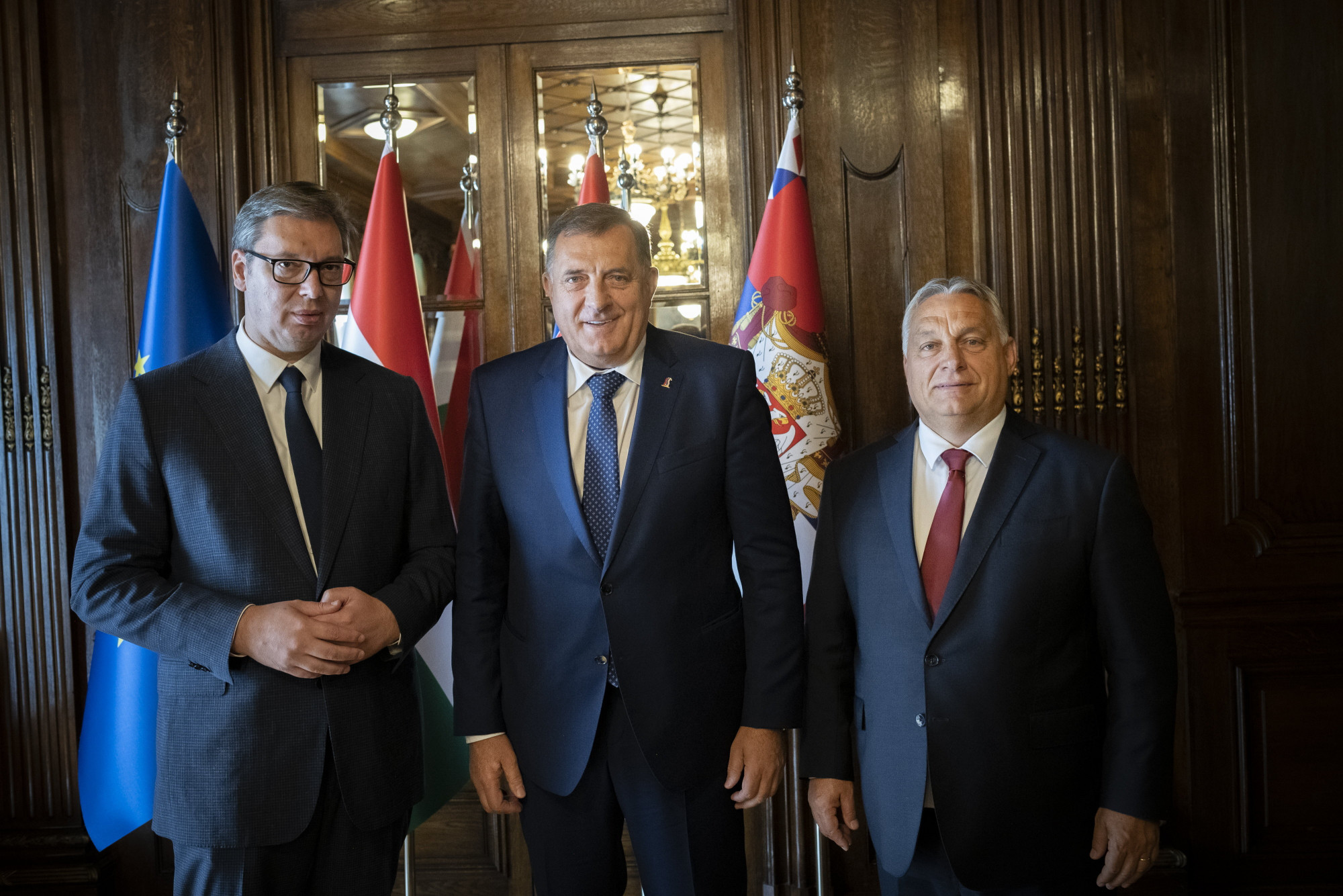 A boszniai államelnökség horvát tagja folytatja a munkáját, a szerb és a bosnyák tag változik