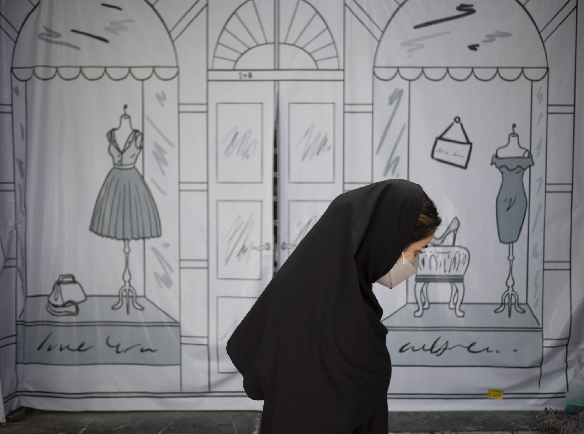 Nem szabad erőszakkal kendőbe kényszeríteni a nőket, mondja egy iráni vallási vezető