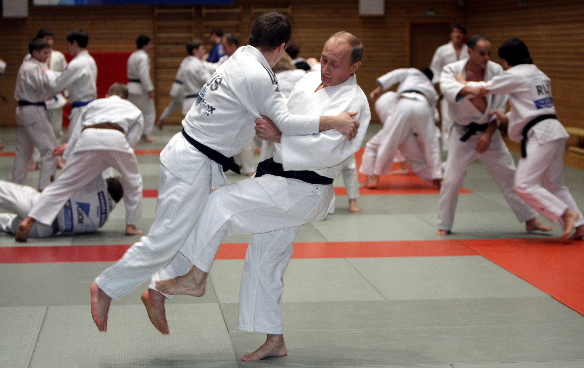 Vlagyimir Putyin judo bemutatót tart 2009-ben Szentpéterváron