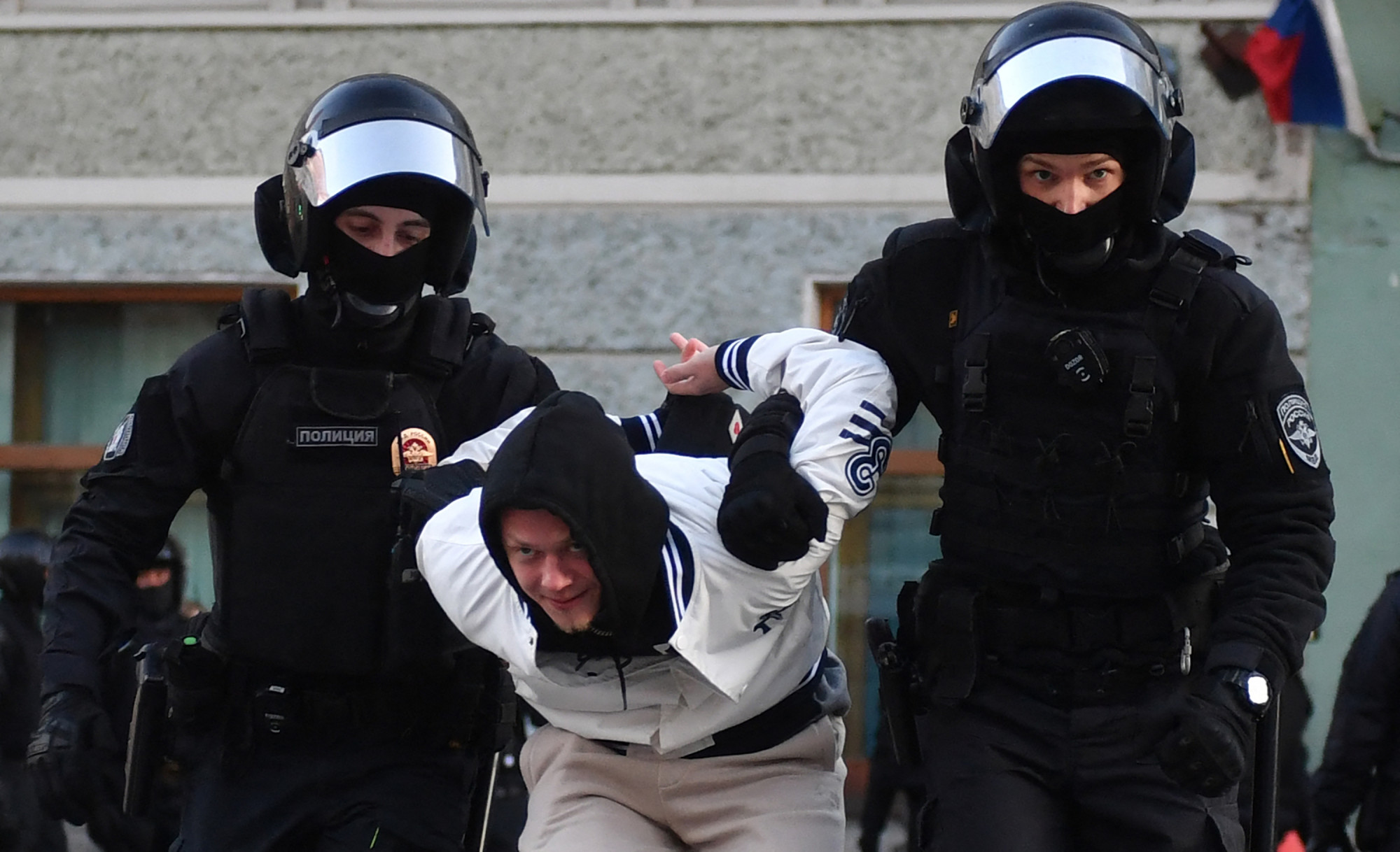 Több mint 700 embert vettek őrizetbe a mozgósítás elleni oroszországi tüntetéseken