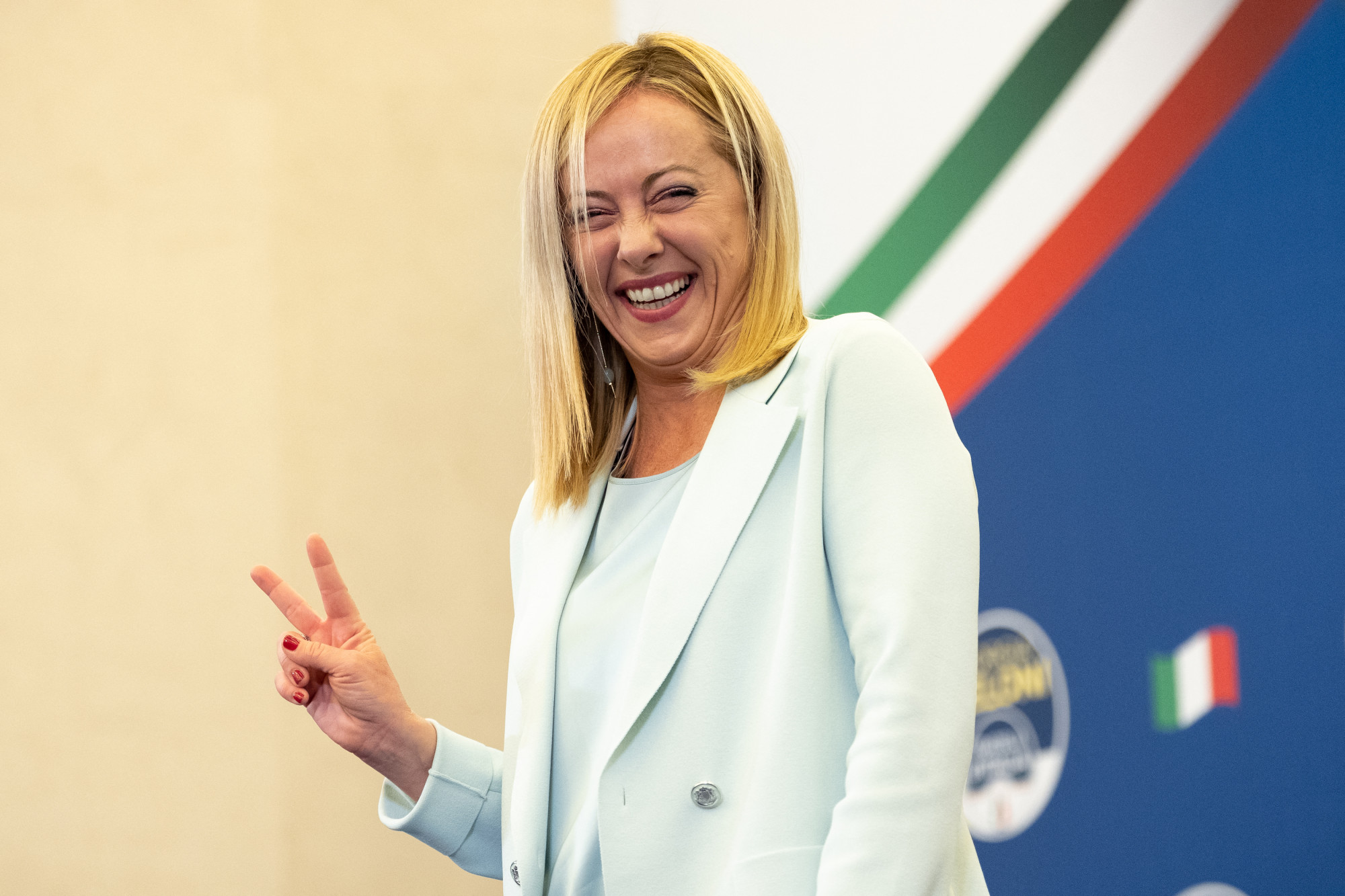 Giorgia Meloni szeptember 26-án örül választási győzelmének.