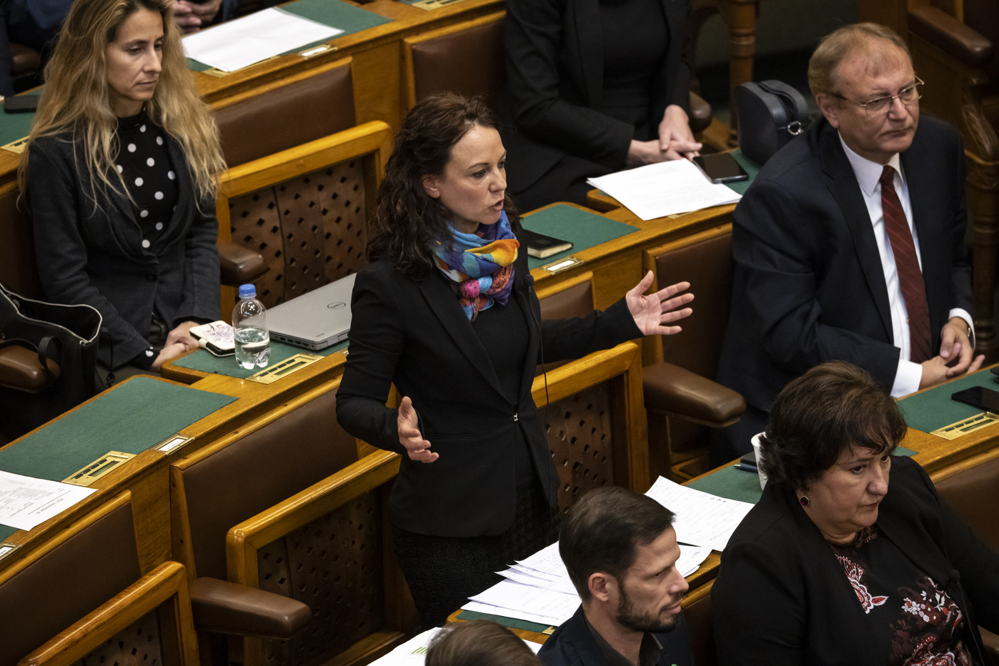 Szabó Tímea azt mondta a parlamentben, hogy „lex Megdöglesz”, mire elvették tőle a szót